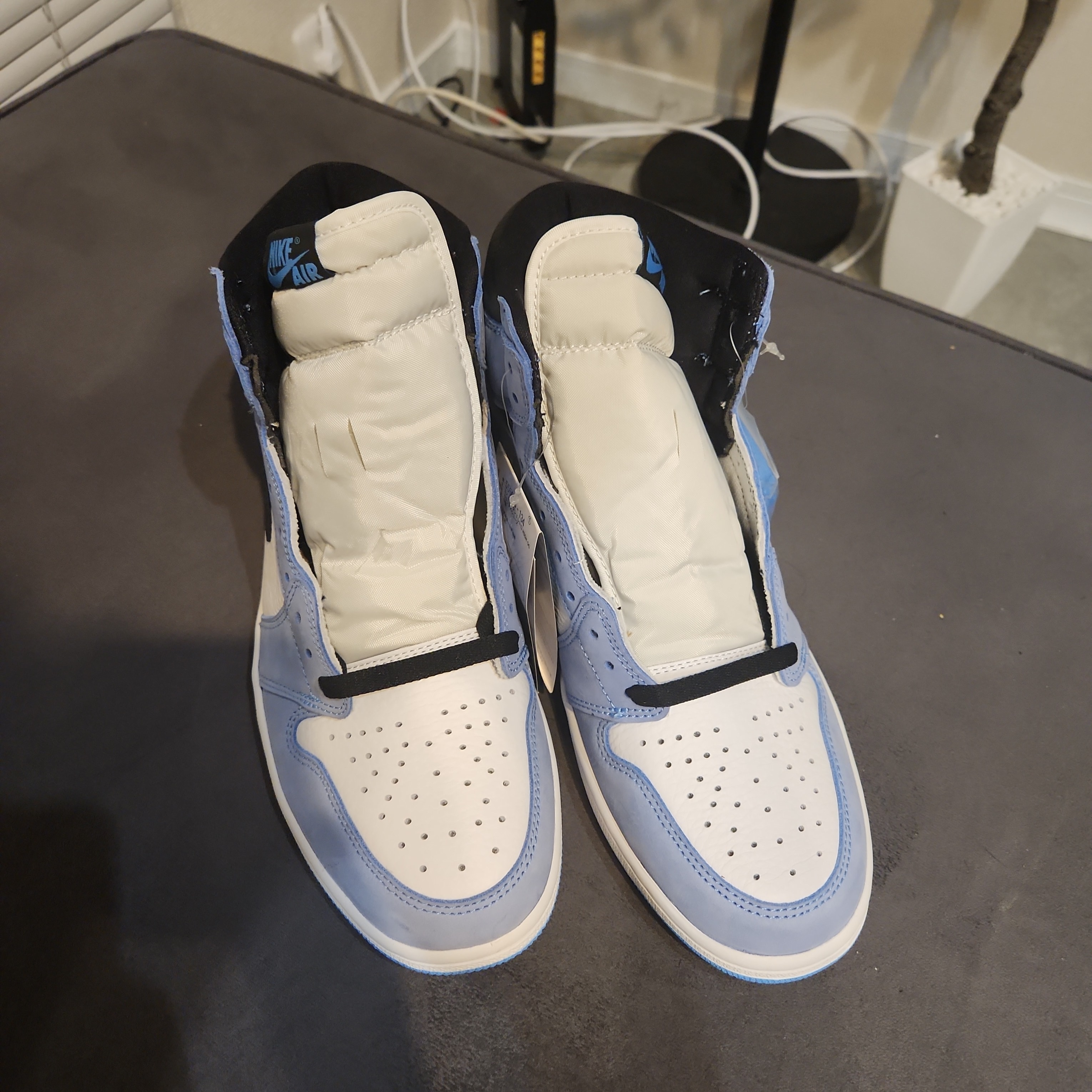 Nike Air Jordan 1 High OG "University Blue"