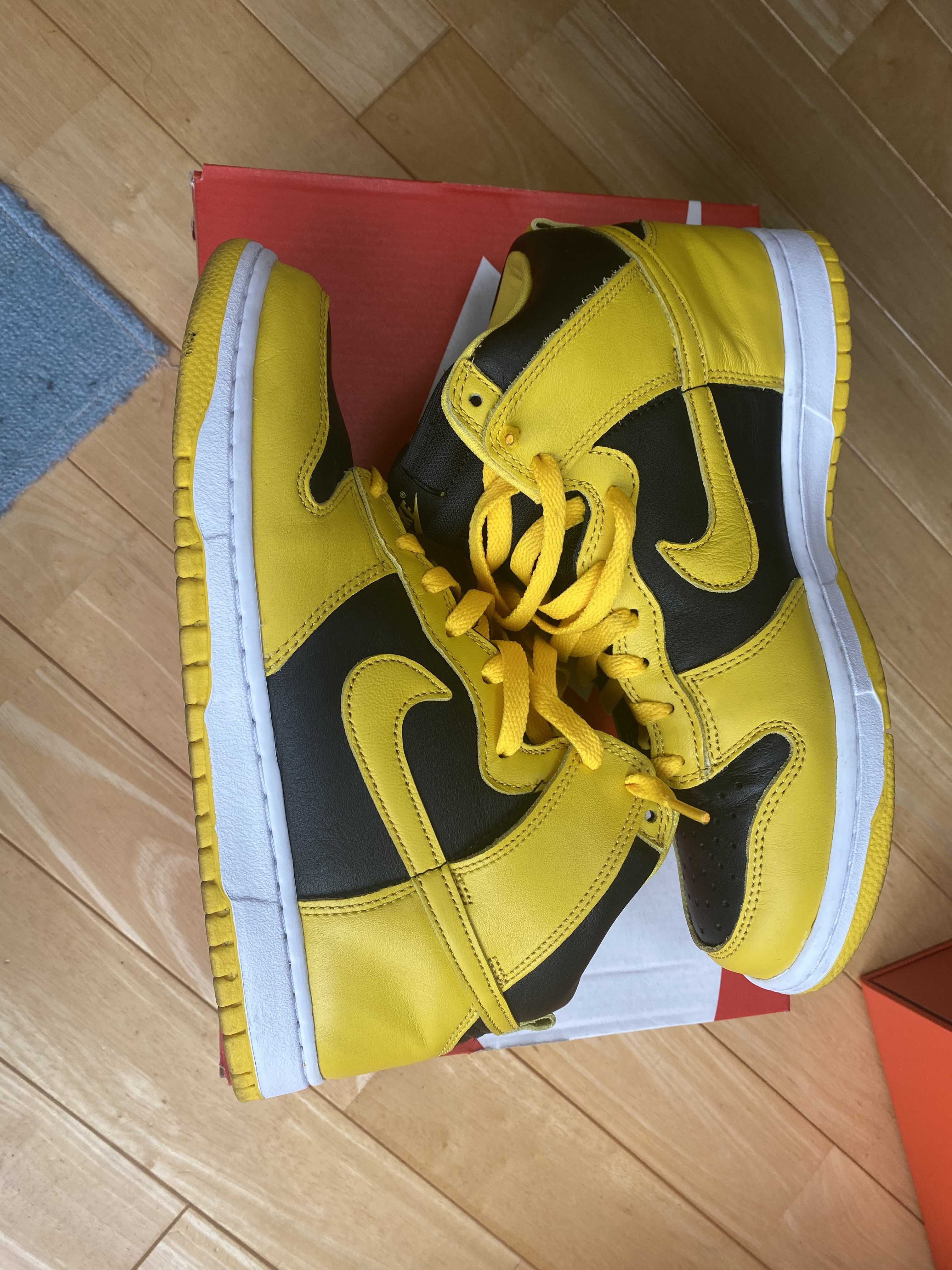 Nike Dunk High "Black/Varsity Maize"