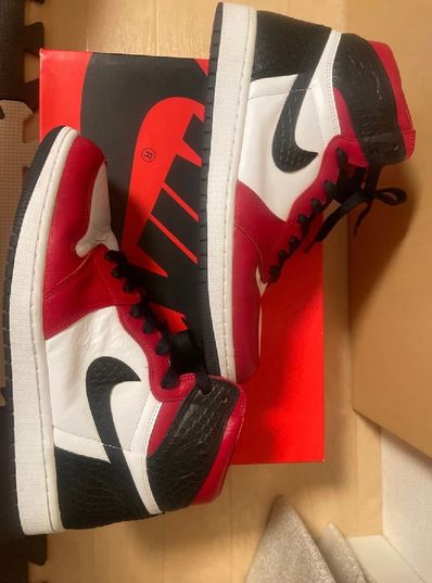Nike Women's Air Jordan 1 High OG "Satin Red"
