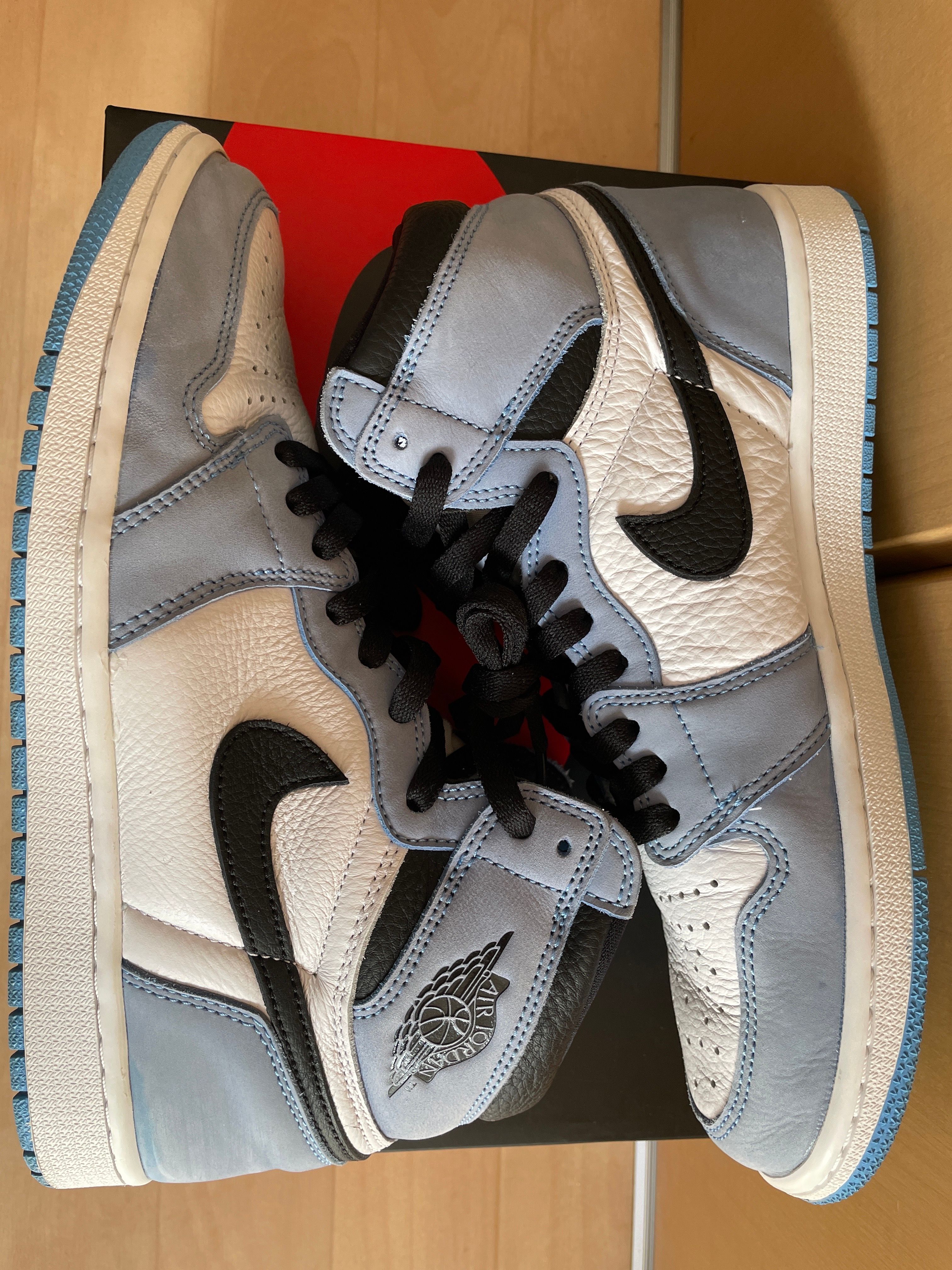 Nike Air Jordan 1 High OG "University Blue"