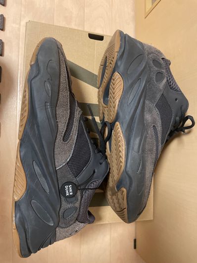 adidas YEEZY Boost 700 "Utility Black"