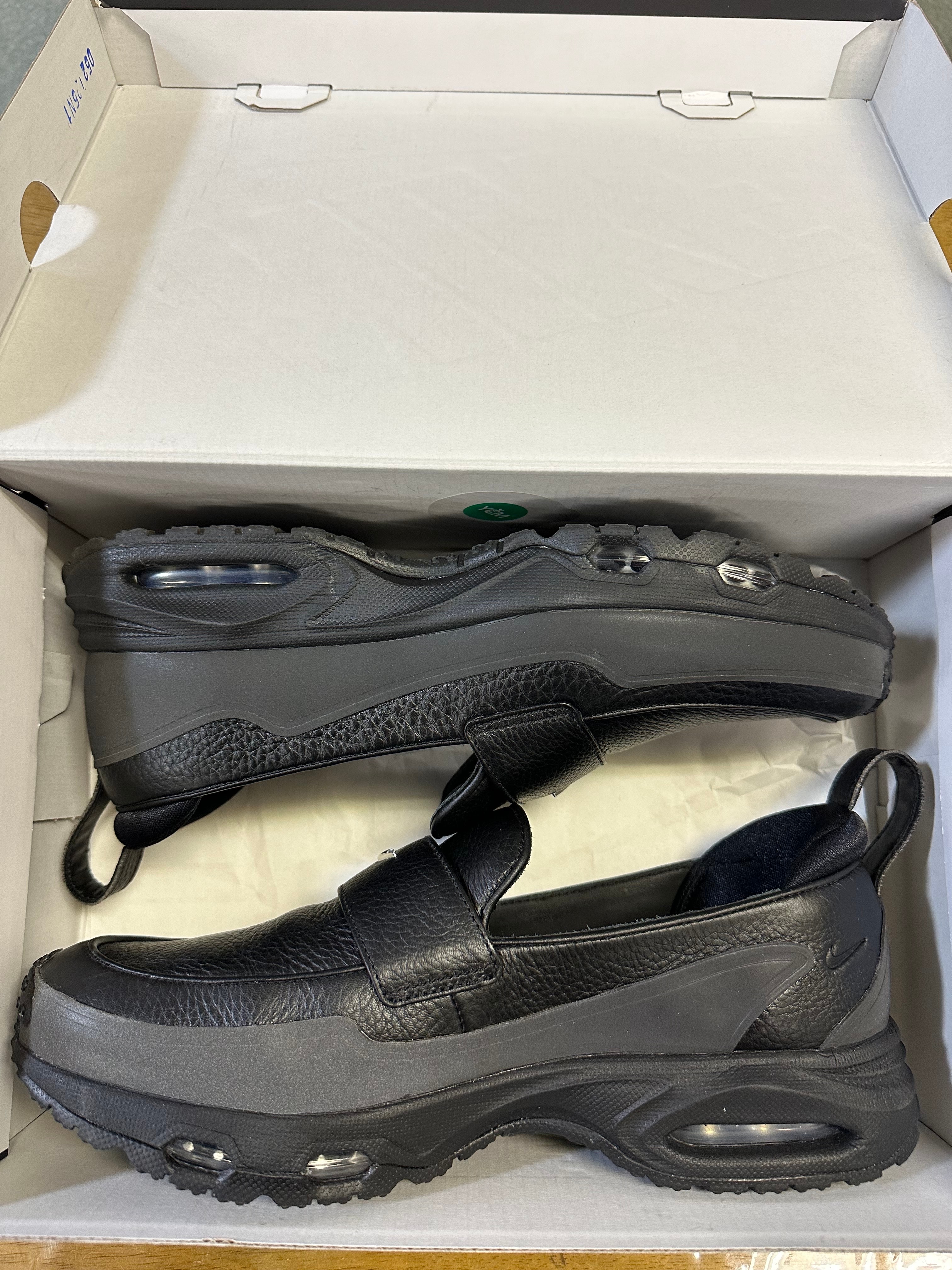 セリーナ ウィリアムズ デザインクルー × ナイキ ウィメンズ エアマックス フェノメナ "ブラック/メタリックシルバー"