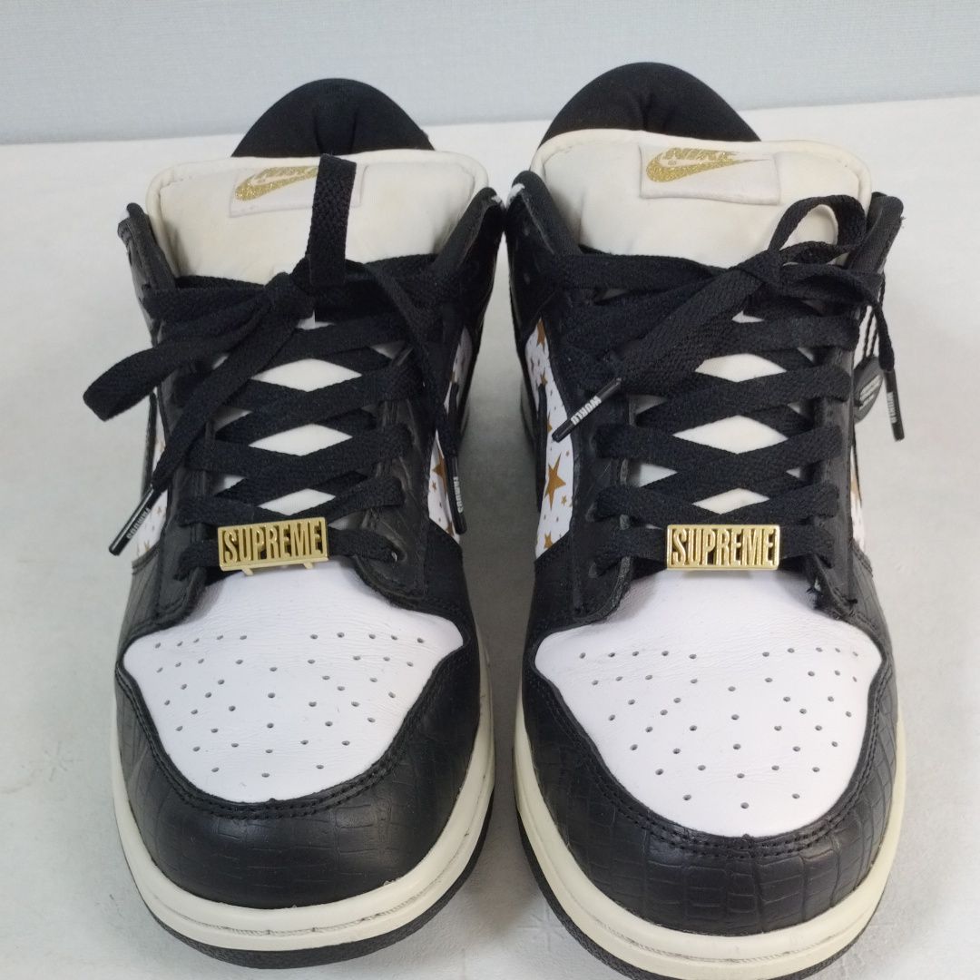 Supreme × Nike SB Dunk Low OG QS Gold Stars "White/Black"