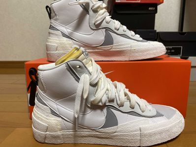 sacai × NIKE BLAZER MID "WHITE/WOLF GREY"