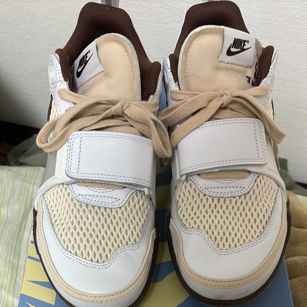 Travis Scott × Nike Zoom Field Jaxx "White and Light Chocolate"
