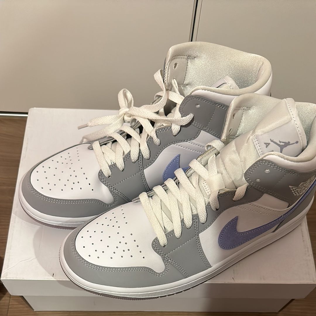Nike Women's Air Jordan 1 Mid "Wolf Grey"