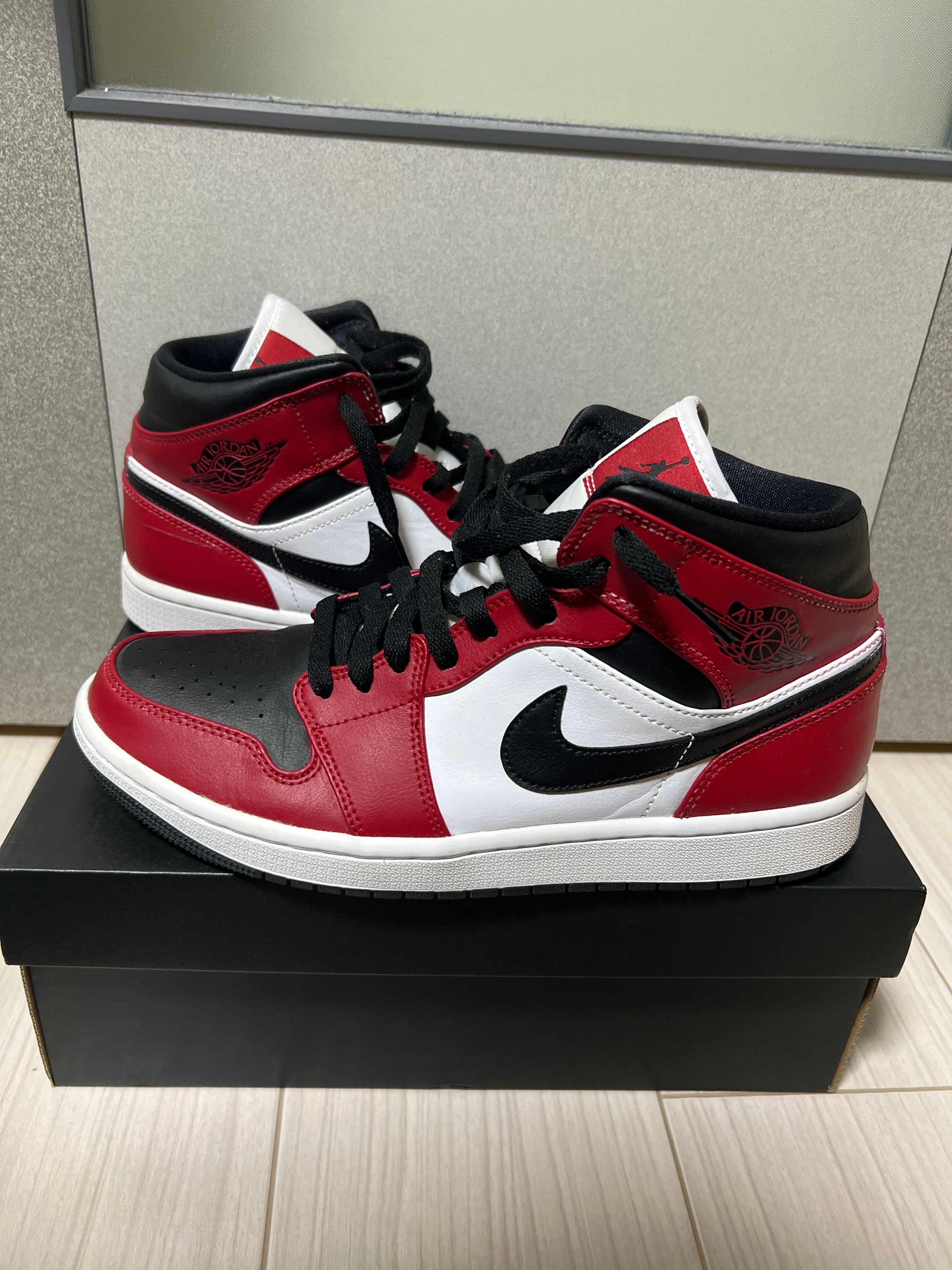Nike Air Jordan 1 Mid "Chicago Black Toe"