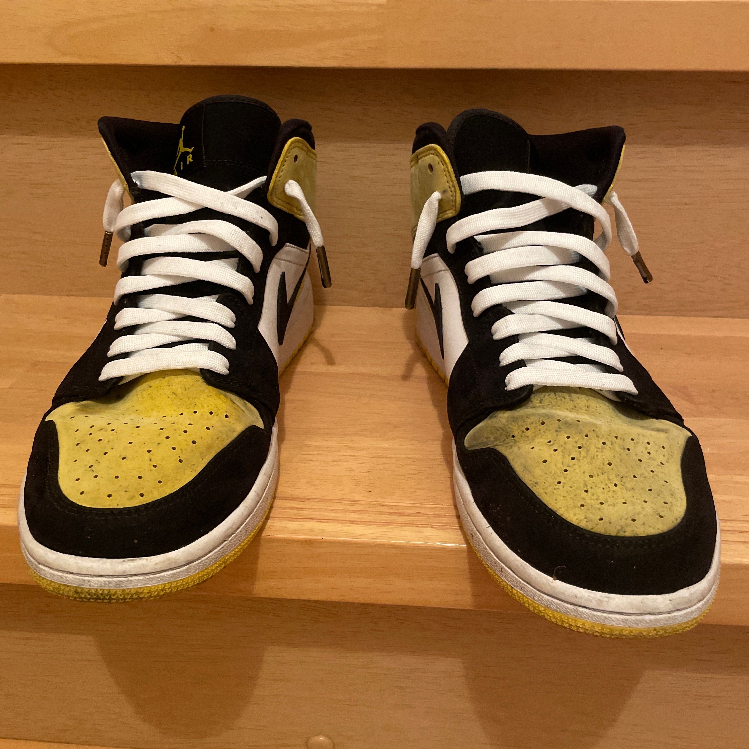 Nike Air Jordan 1 Mid "Yellow Toe Black"