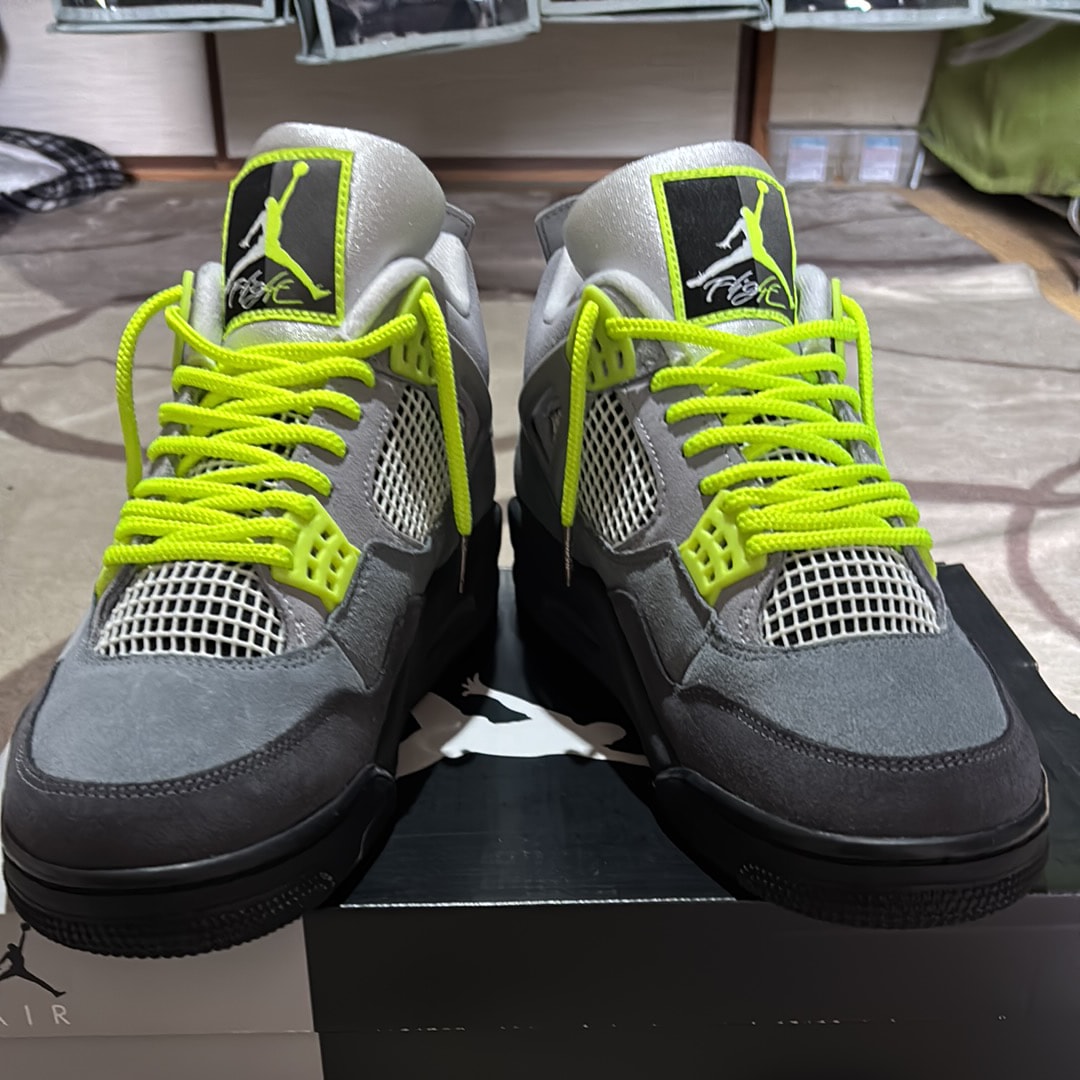 Nike Air Jordan 4 Retro LE "Neon"