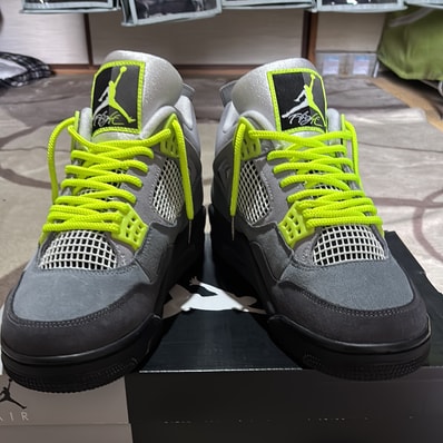 Nike Air Jordan 4 Retro LE "Neon"