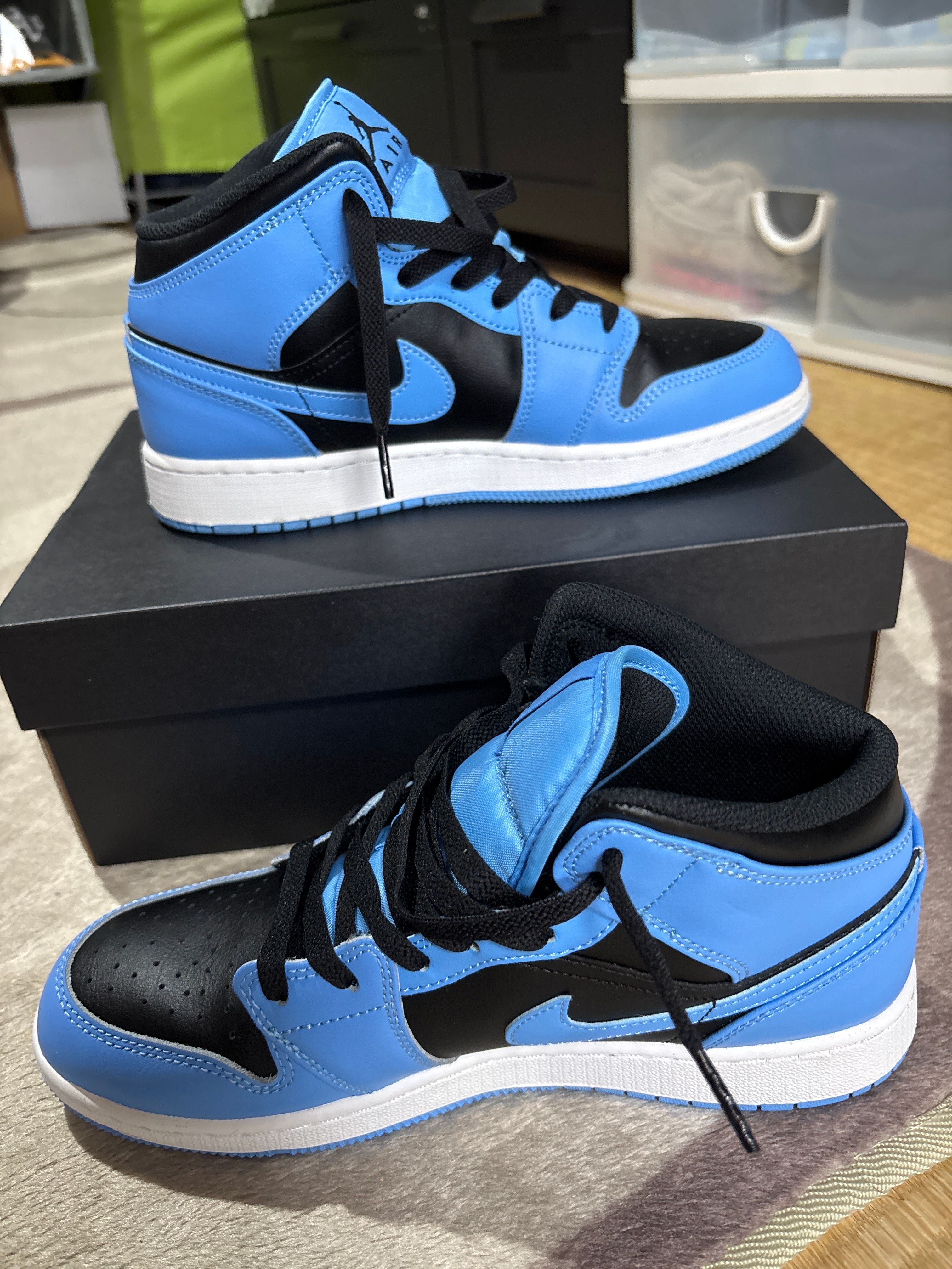 Nike GS Air Jordan 1 Mid "University Blue"