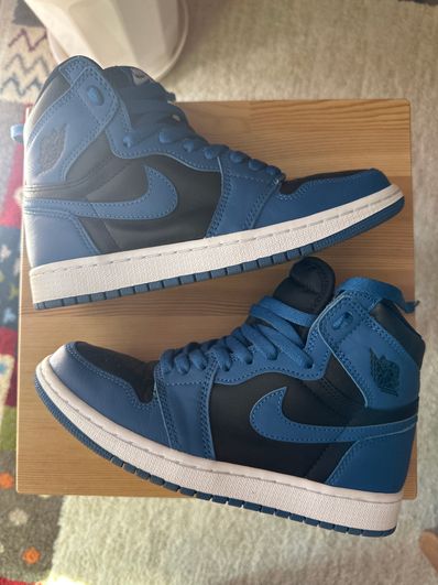 Nike Air Jordan 1 Retro High OG "Dark Marina Blue"