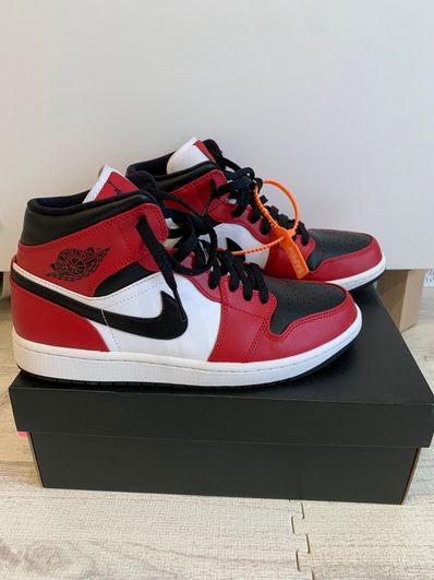 Nike Air Jordan 1 Mid "Chicago Black Toe"