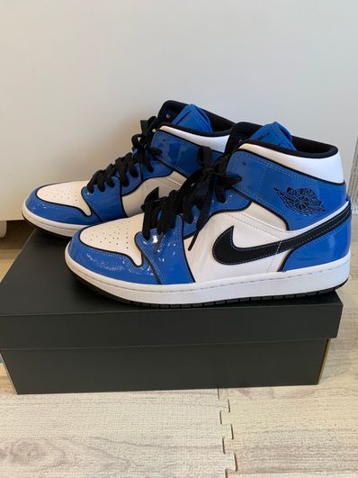 Nike Air Jordan 1 Mid SE "Signal Blue"