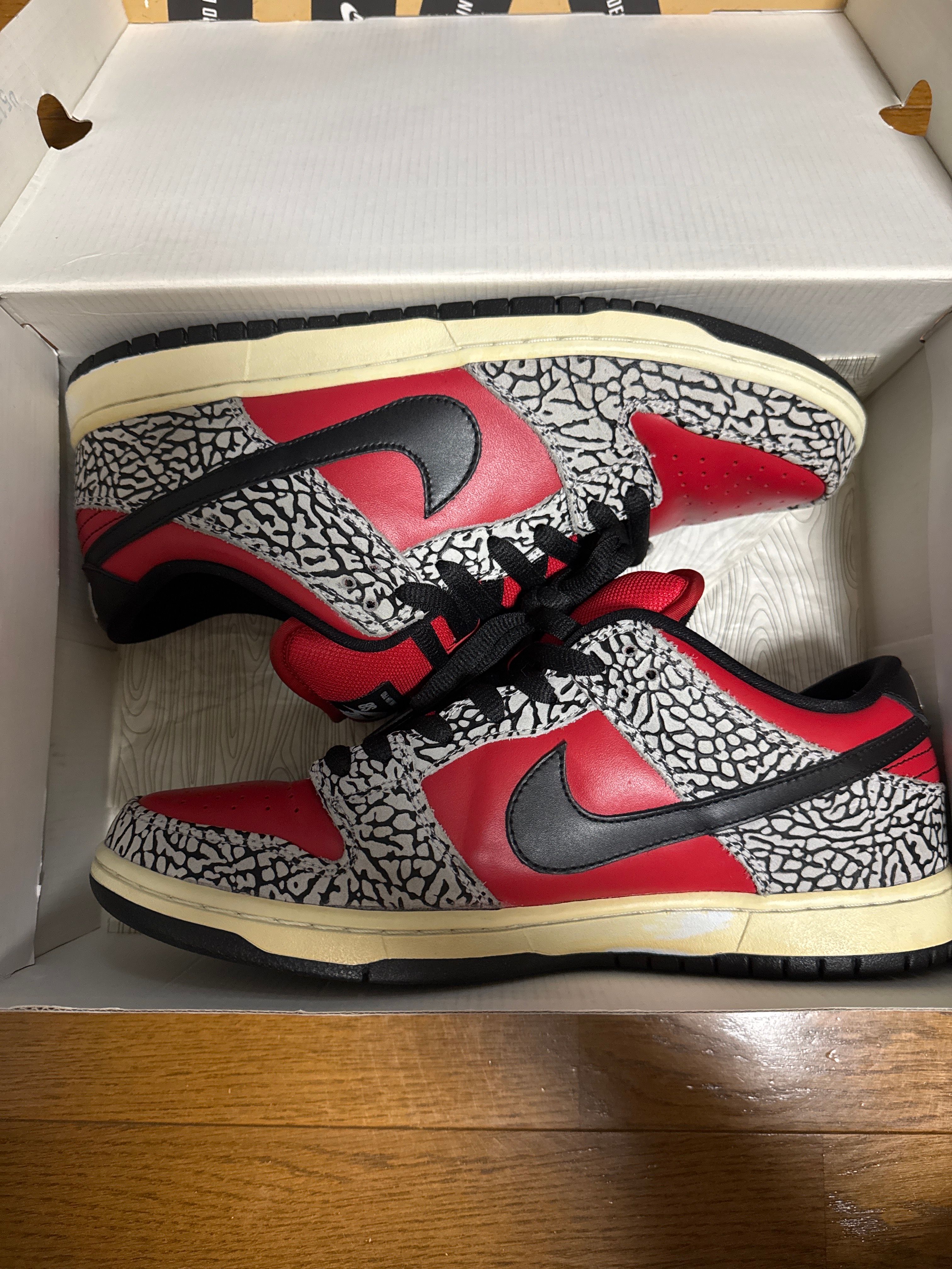Supreme × Nike SB Dunk Low "Red Cement"(2012)