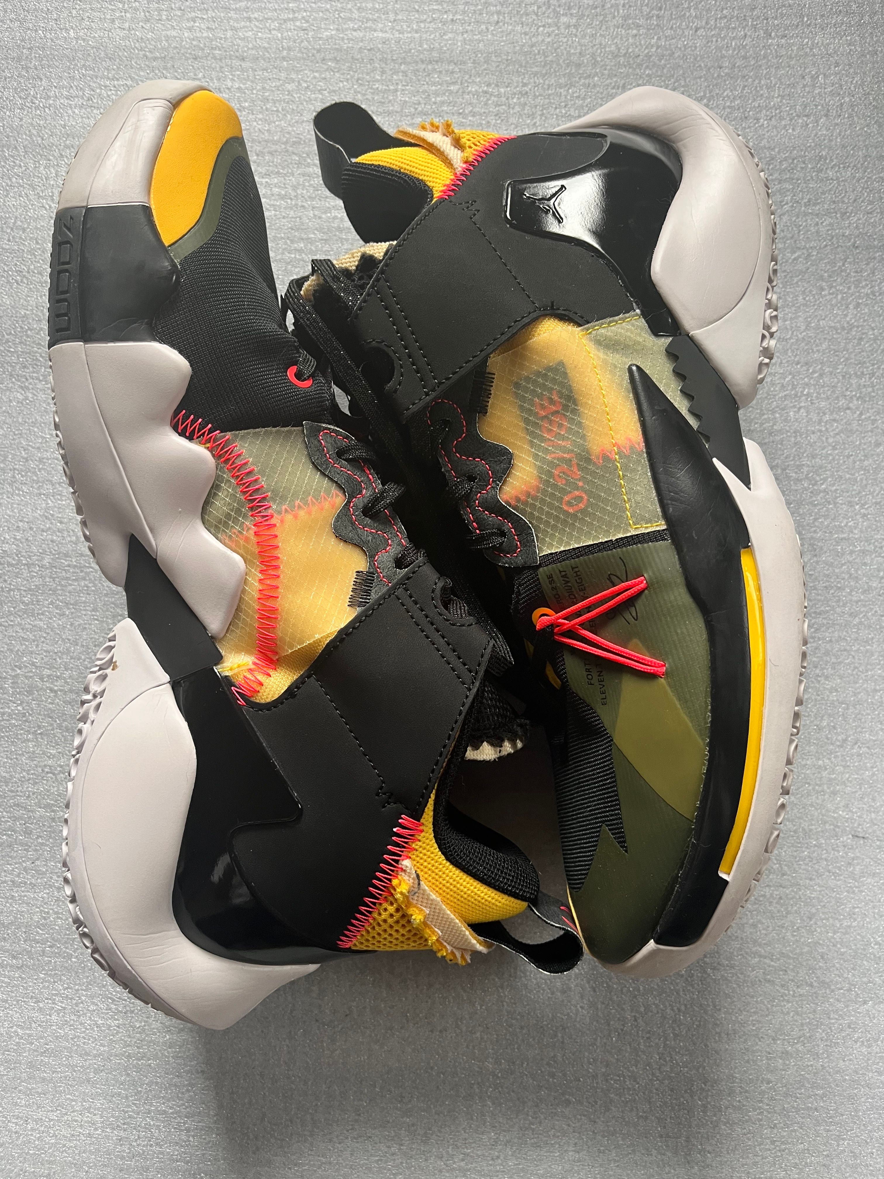 ナイキ ジョーダン ワイ ノット ゼロツー SE "ブラック/フラッシュクリムゾン/アマリロ"