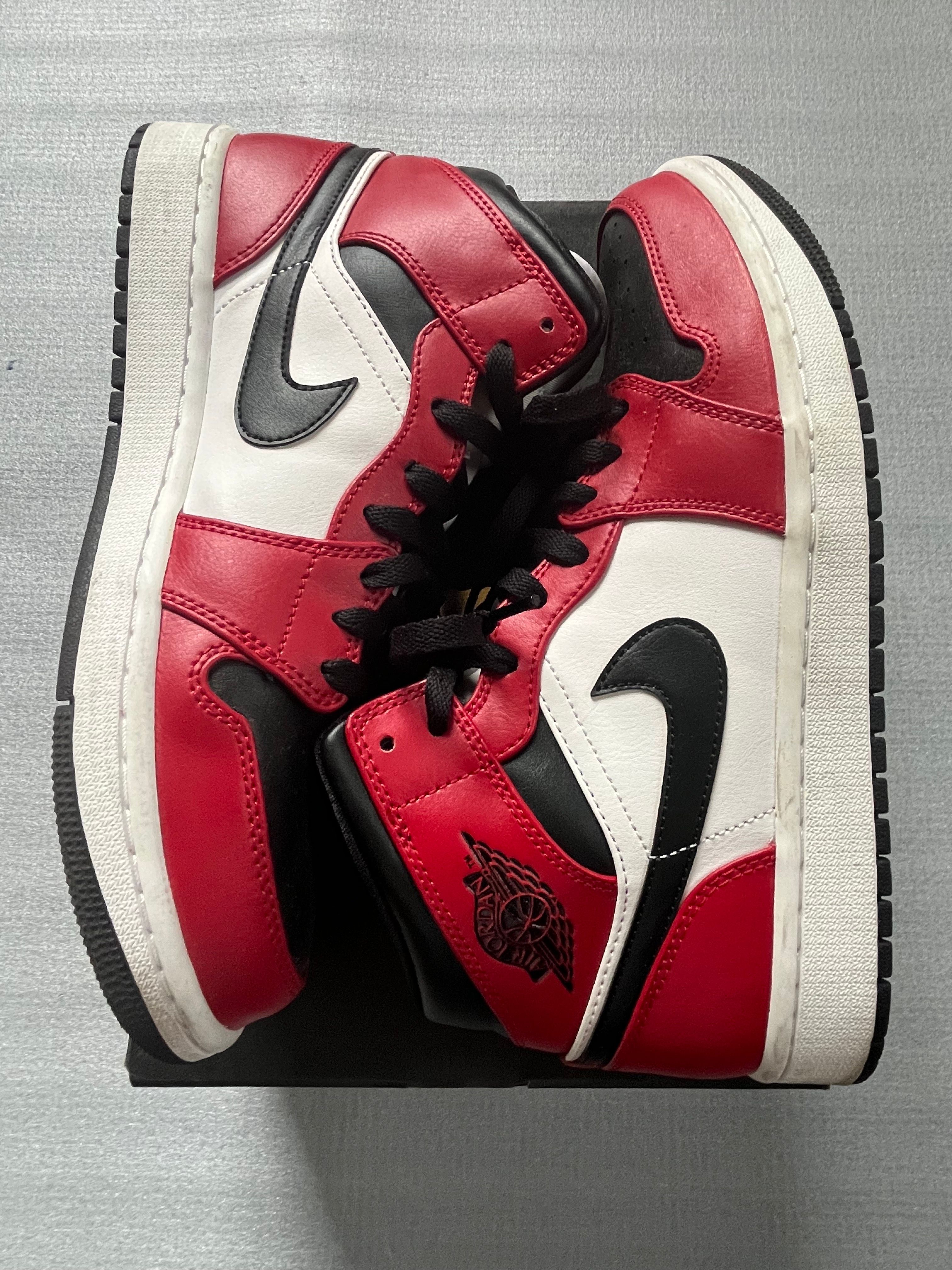 Nike Air Jordan 1 Mid "Chicago Black Toe"