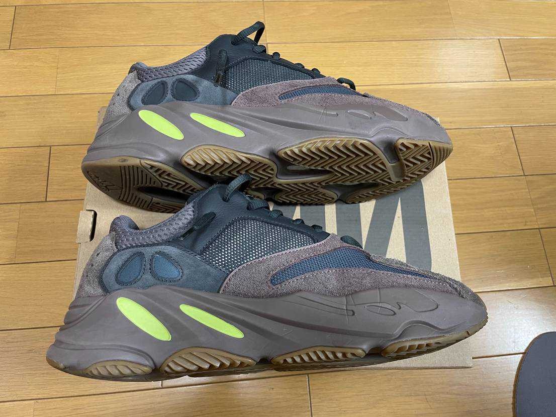 YEEZY BOOST 700 WAVE RUNNER DARK GREY