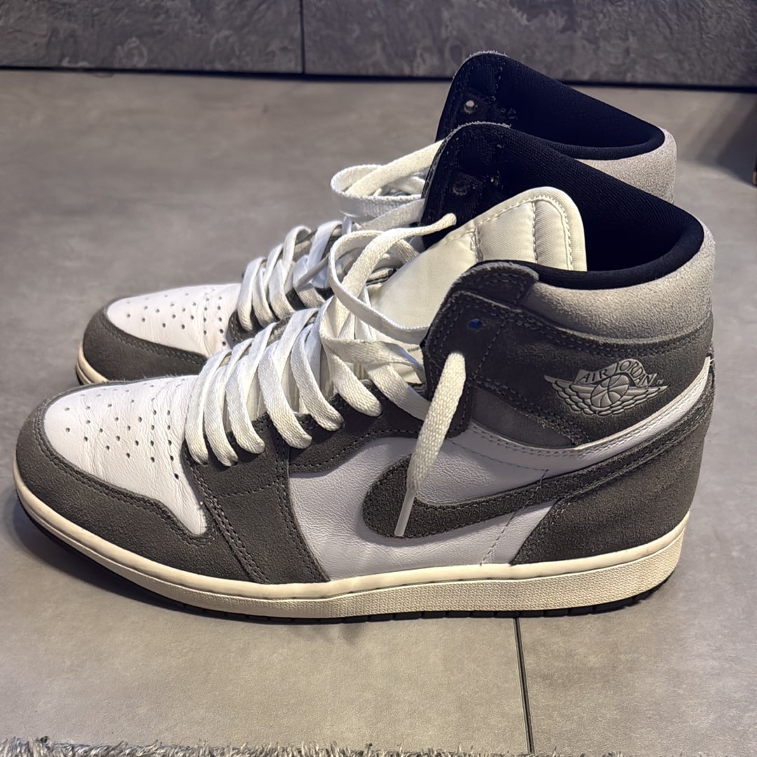 Nike Air Jordan 1 Retro High OG "Black and Smoke Grey"