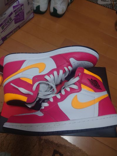 Nike Air Jordan 1 High OG "Light Fusion Red"