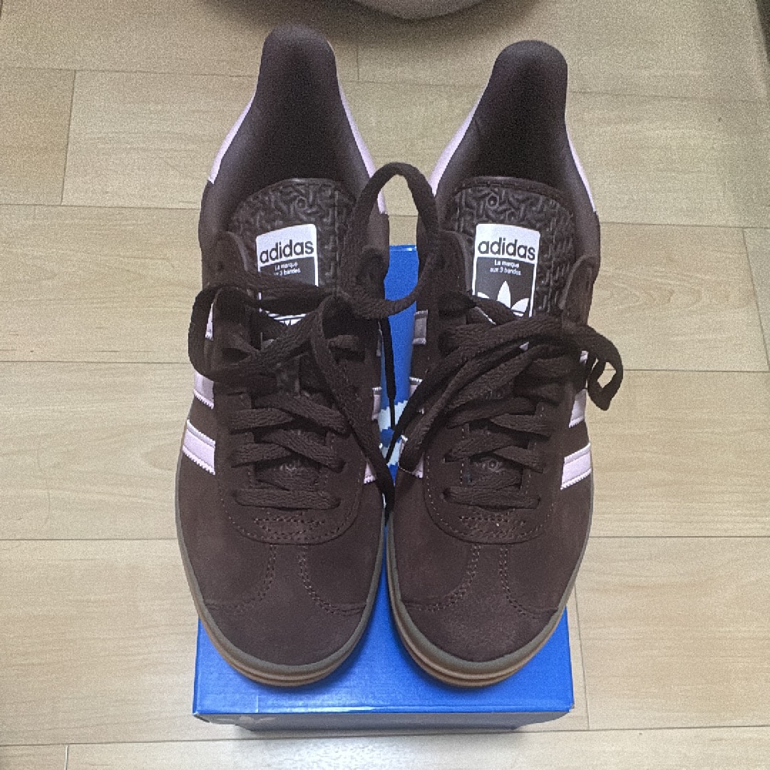 アディダス ガゼル ボールド "オーバーン/クリアピンク/ガム"