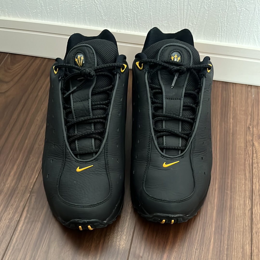 ノクタ × ナイキ ホット ステップ "ブラック アンド イエロー"