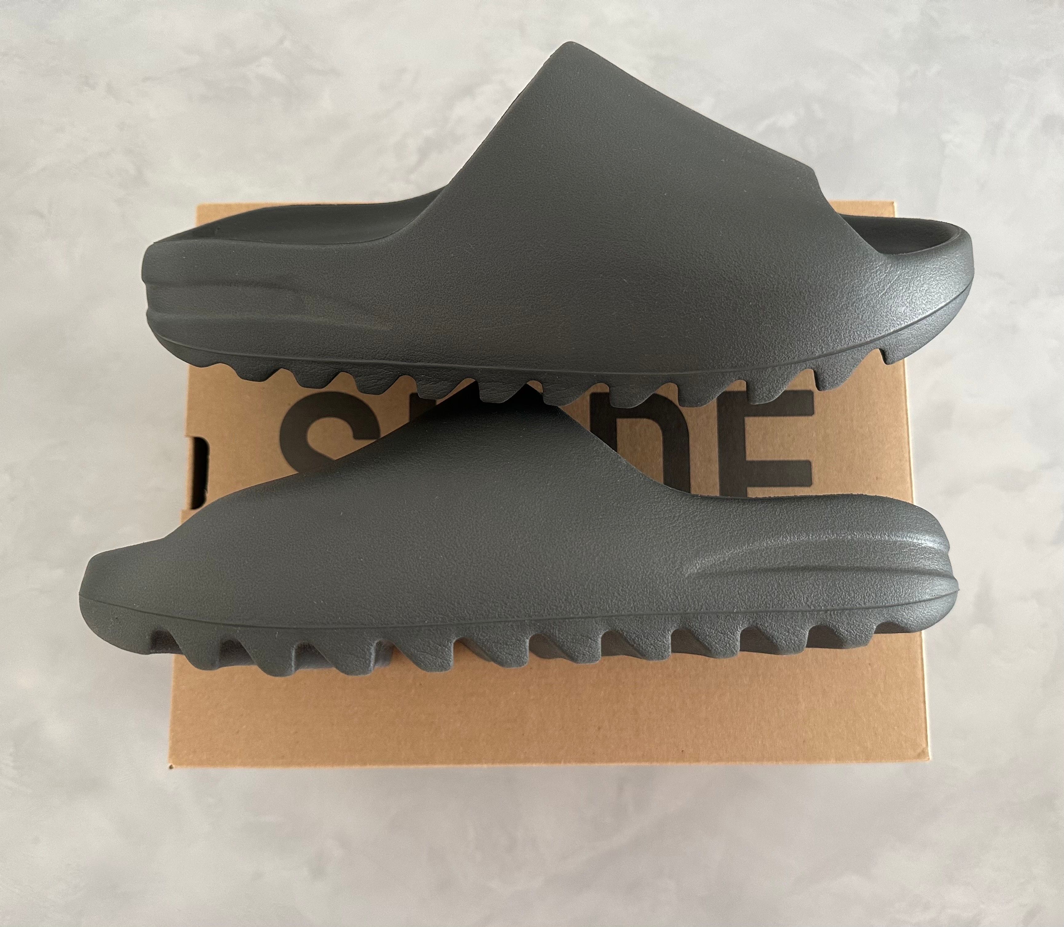 adidas YEEZY Slide "Dark Onyx"