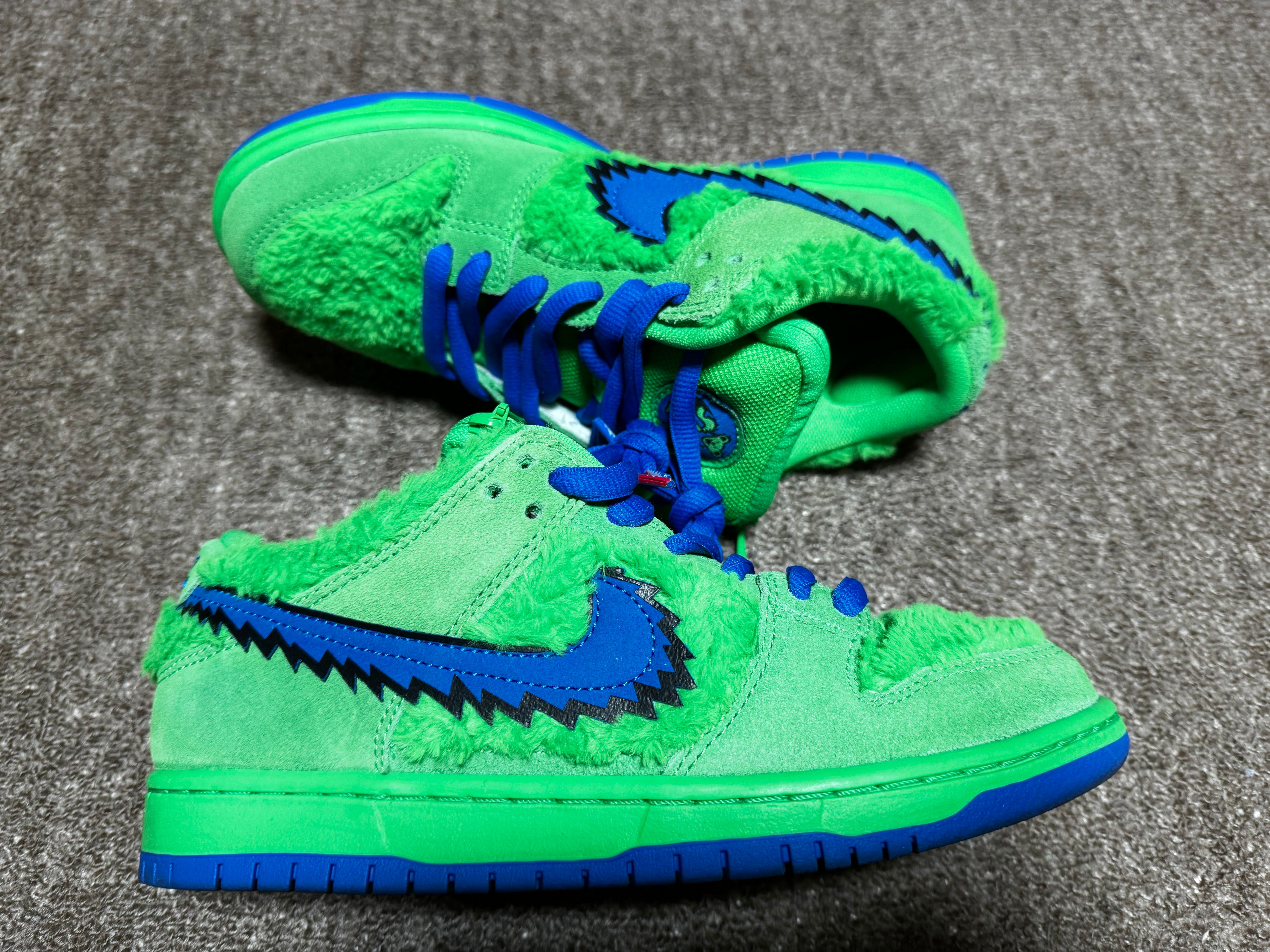 Grateful Dead × Nike SB Dunk Low "Green Bear"