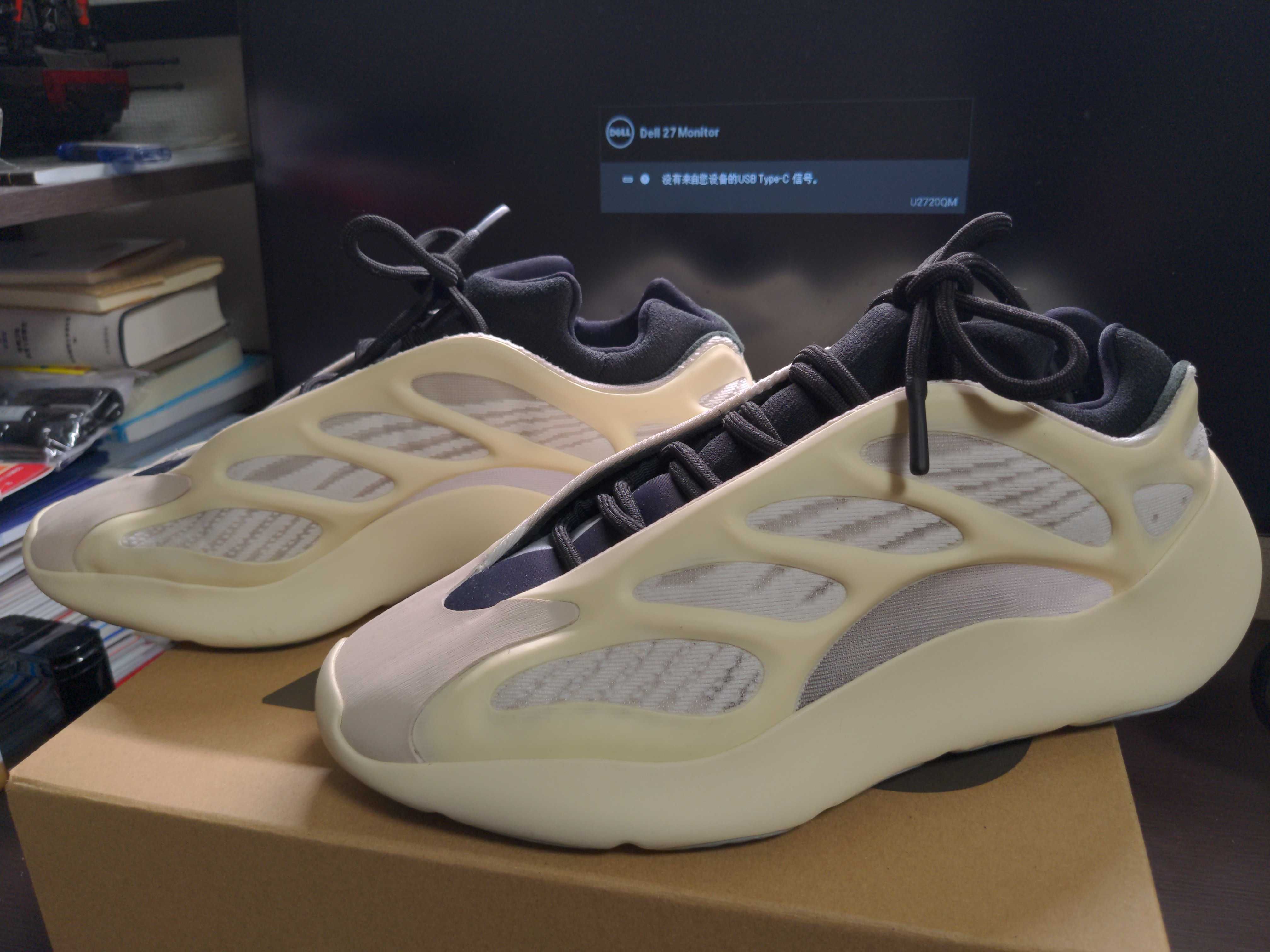 adidas YEEZY 700V3 "Azael"