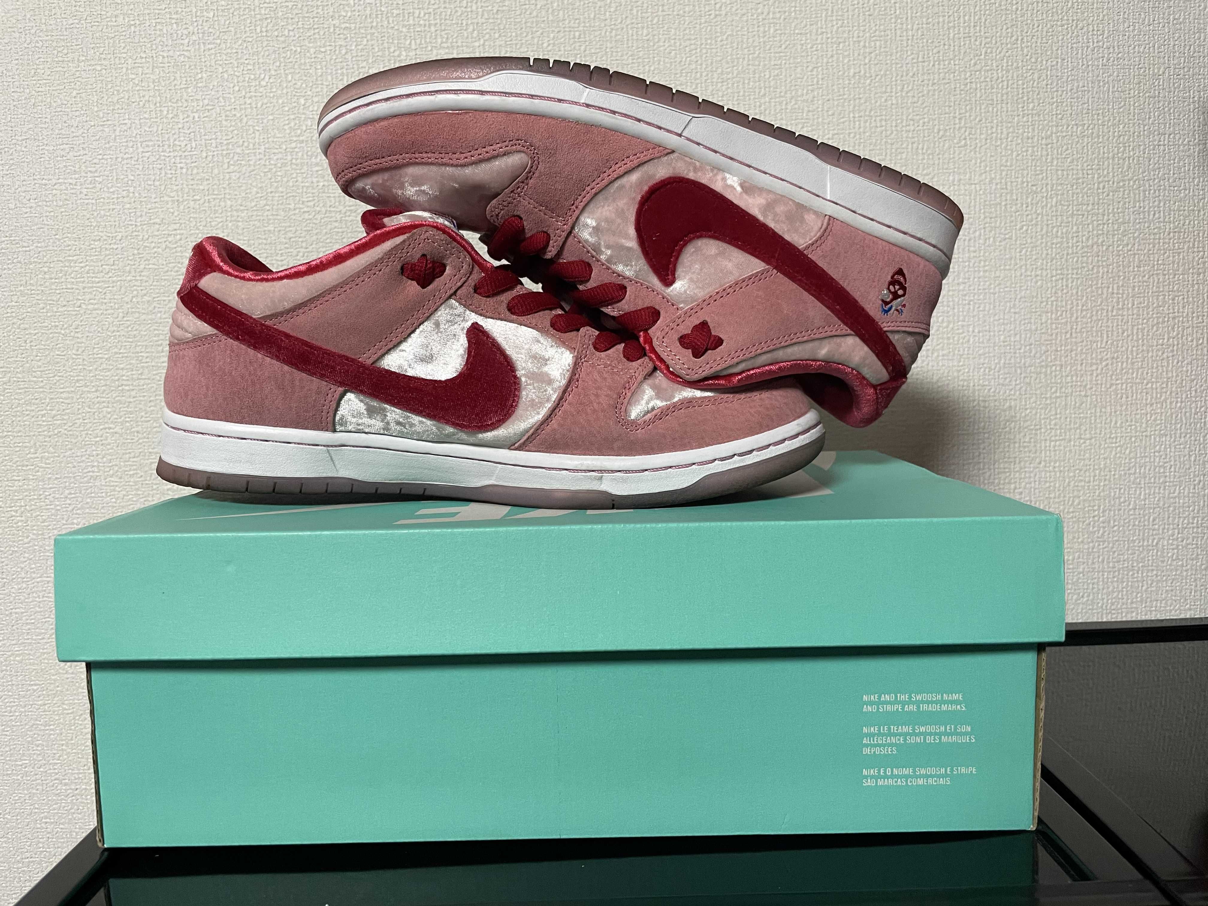 Strangelove × Nike SB Dunk Low "Valentine’s Day"