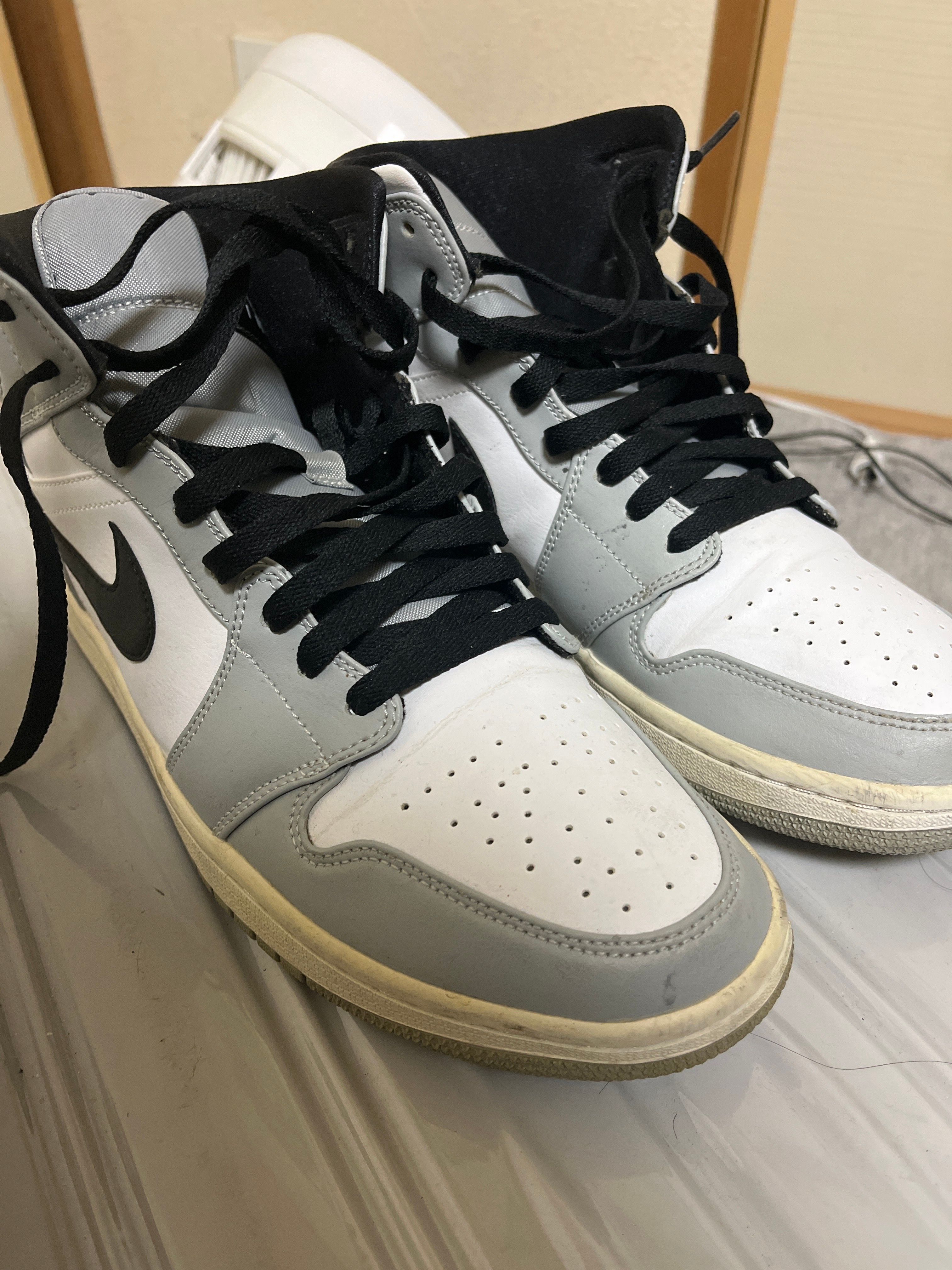 Nike Air Jordan 1 Mid "Light Smoke Grey/White/Black"