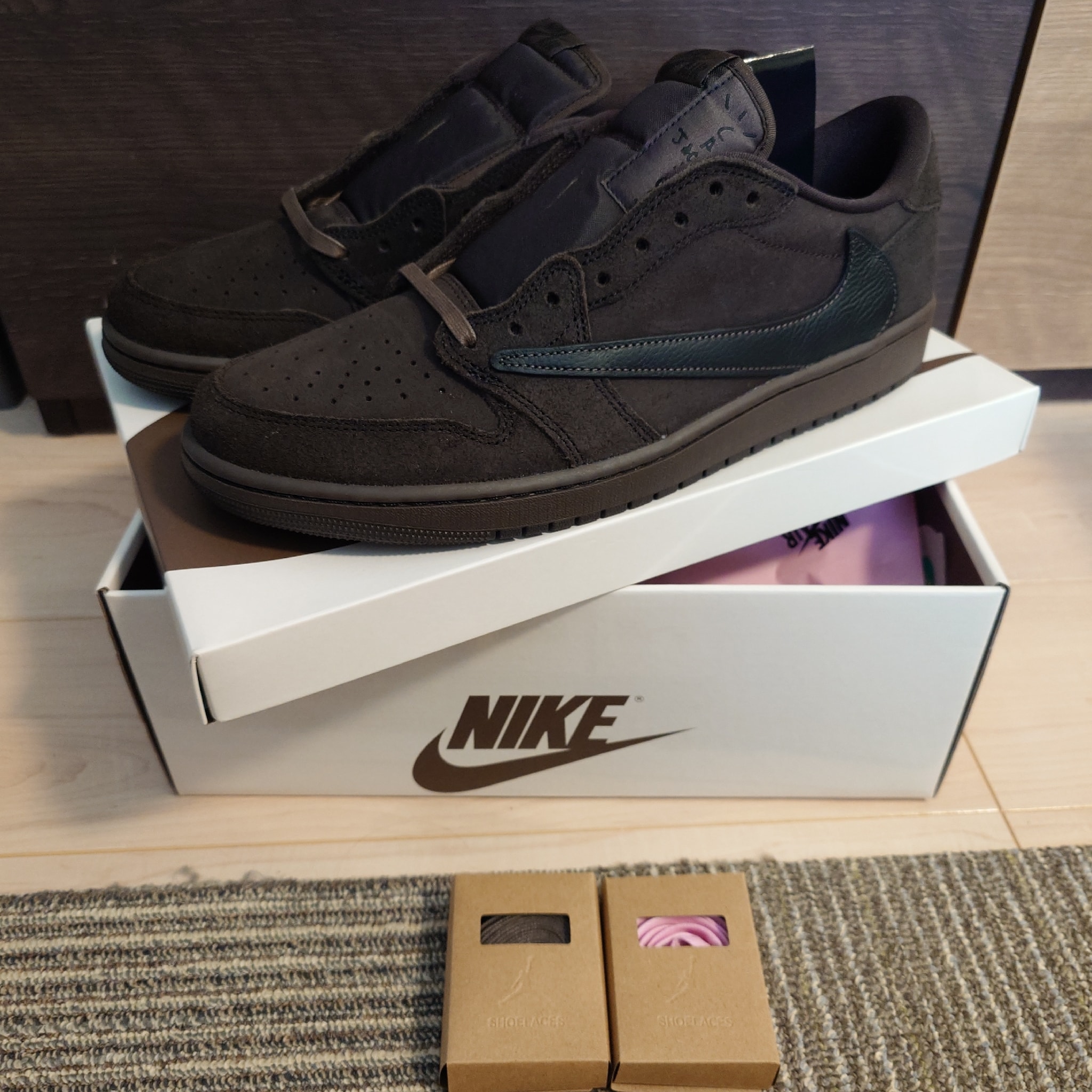 Travis Scott × Nike Air Jordan 1 Low OG SP "Velvet Brown and Dark Mocha"