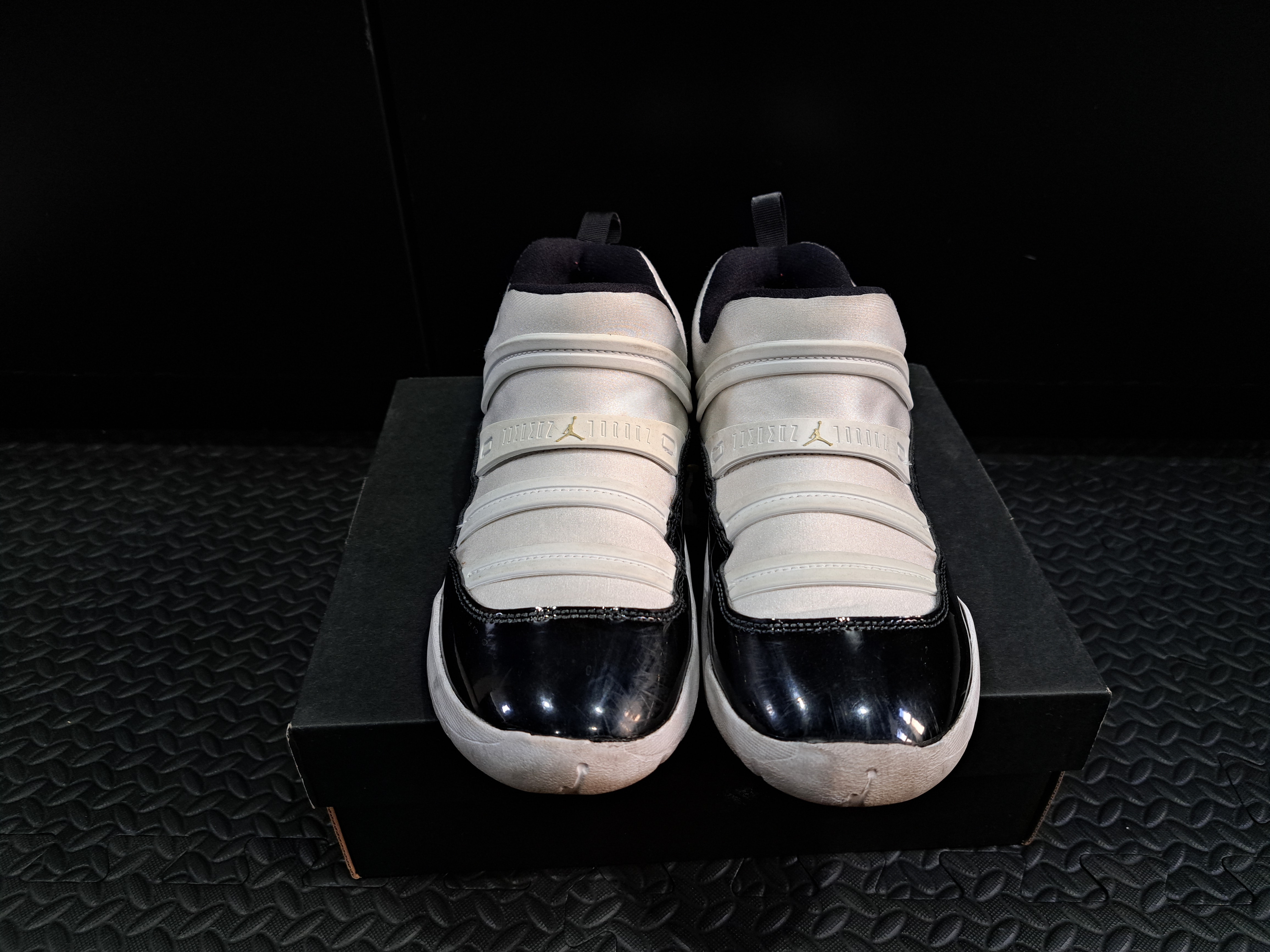 Nike PS Air Jordan 11 Retro "White/Black/Metallic Gold"