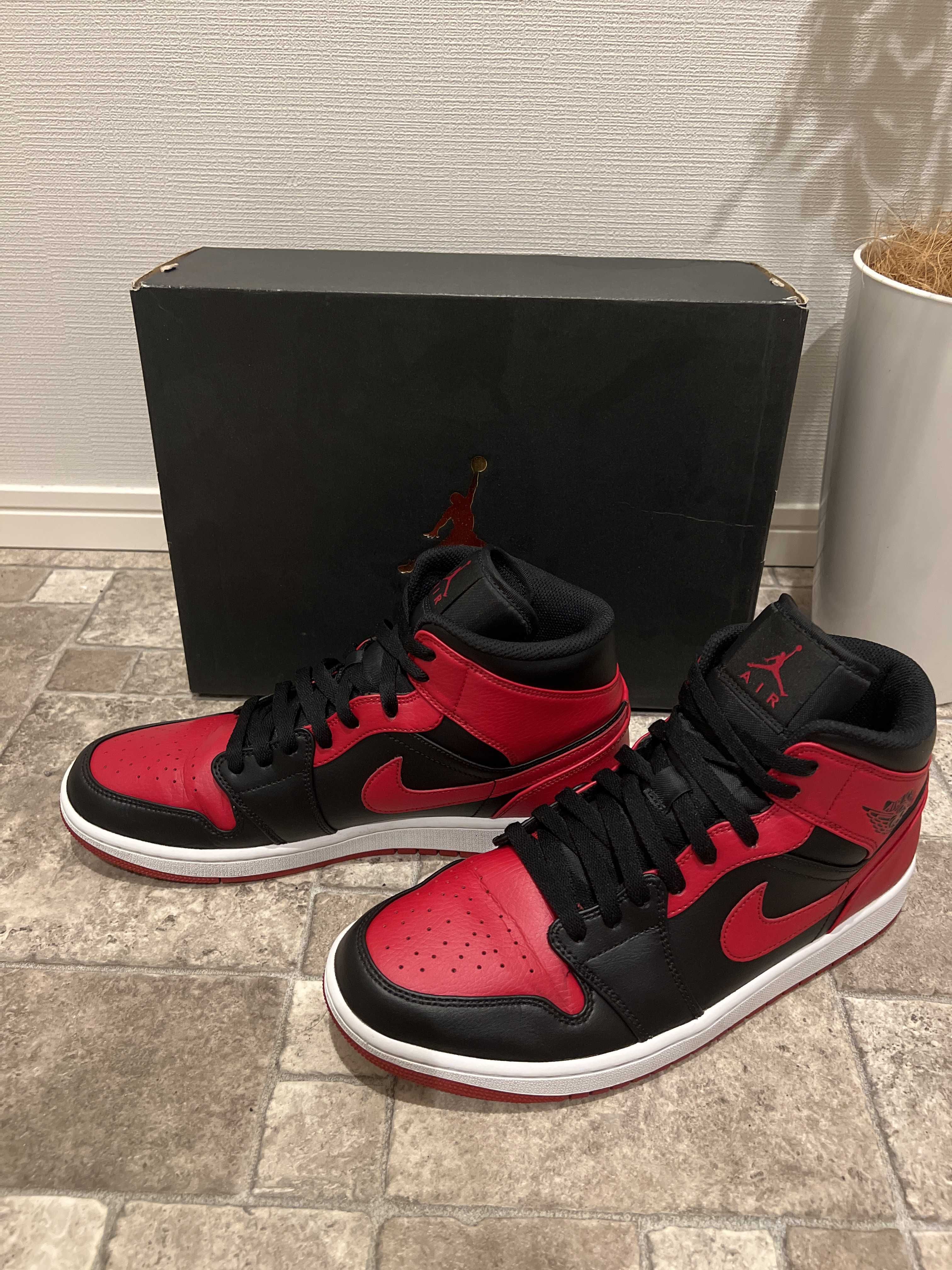 Nike Air Jordan 1 Mid "Bred"