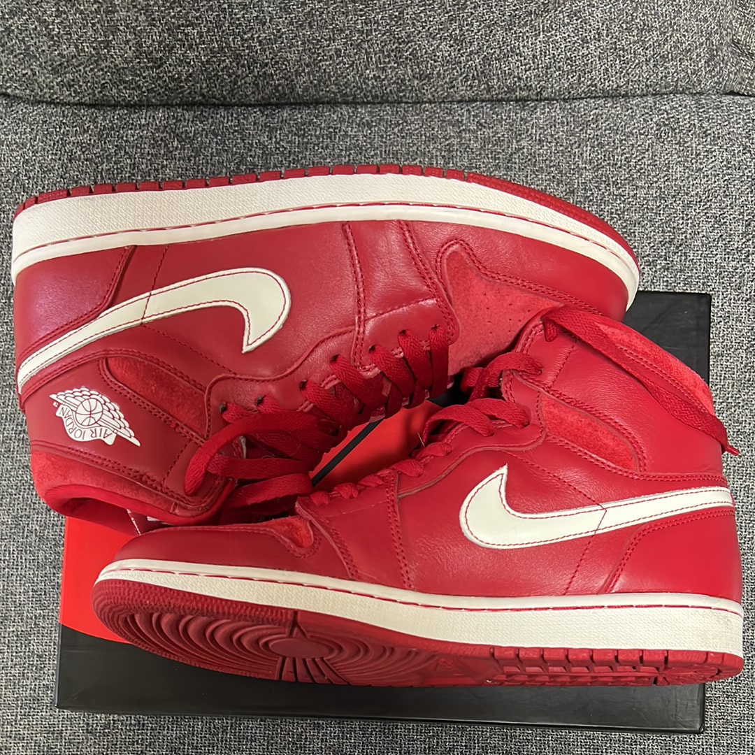 Nike Air Jordan 1 Retro High "Gym Red"