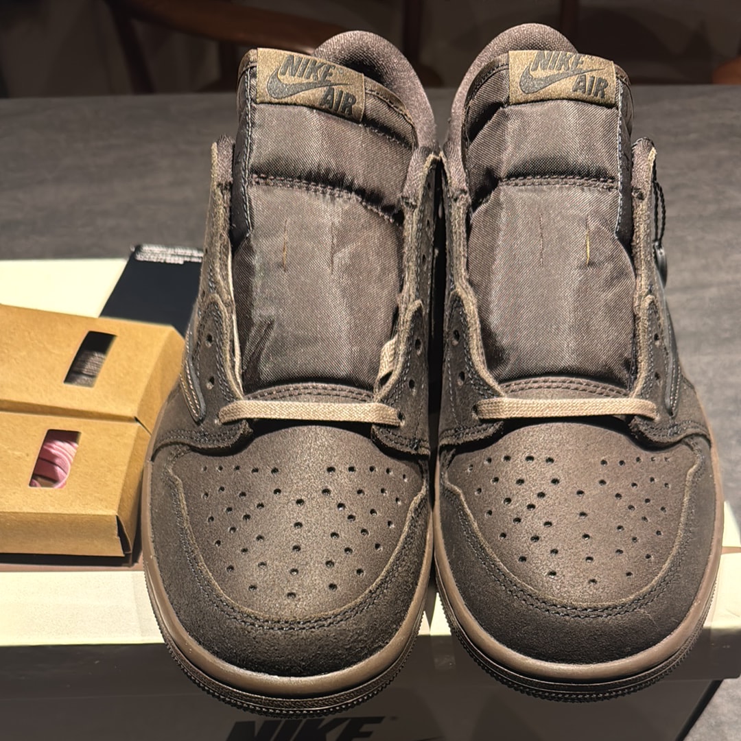 Travis Scott × Nike Air Jordan 1 Low OG SP "Velvet Brown and Dark Mocha"