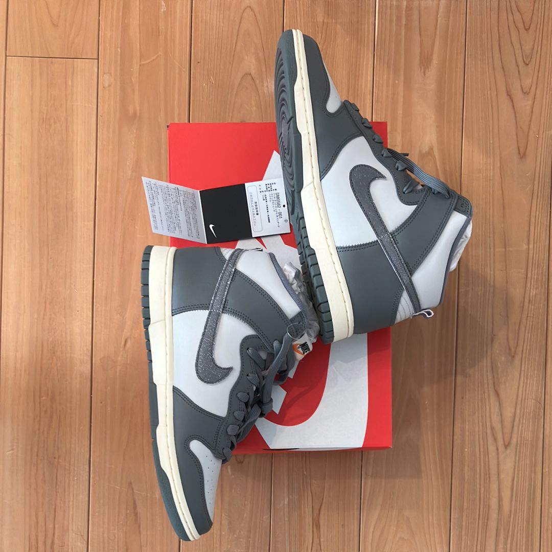 Nike Dunk High Retro SE Vintage "Light Bone and Tumbled Grey"