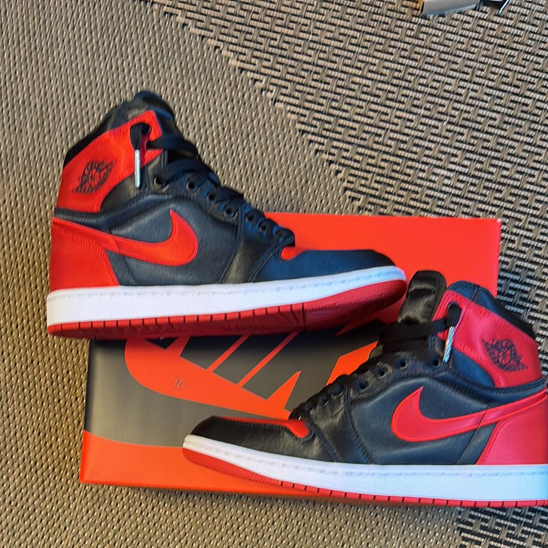 Nike Women's Air Jordan 1 Retro High OG "Satin Bred"