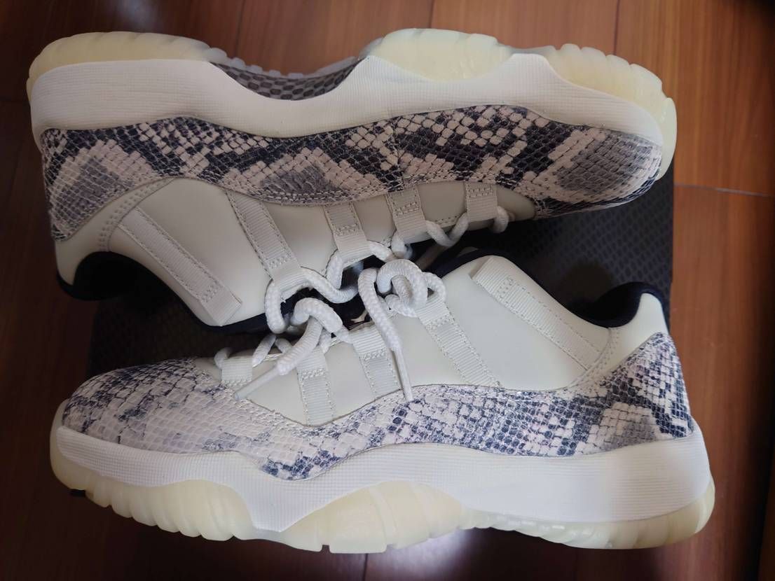 Nike Air Jordan 11 Low Snakeskin "Light Bone/University Red/Sail/Black"