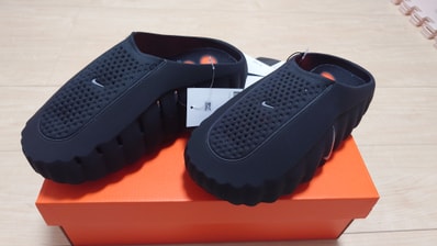 Nike Mind 001 Mules "Black/Hyper Crimson"