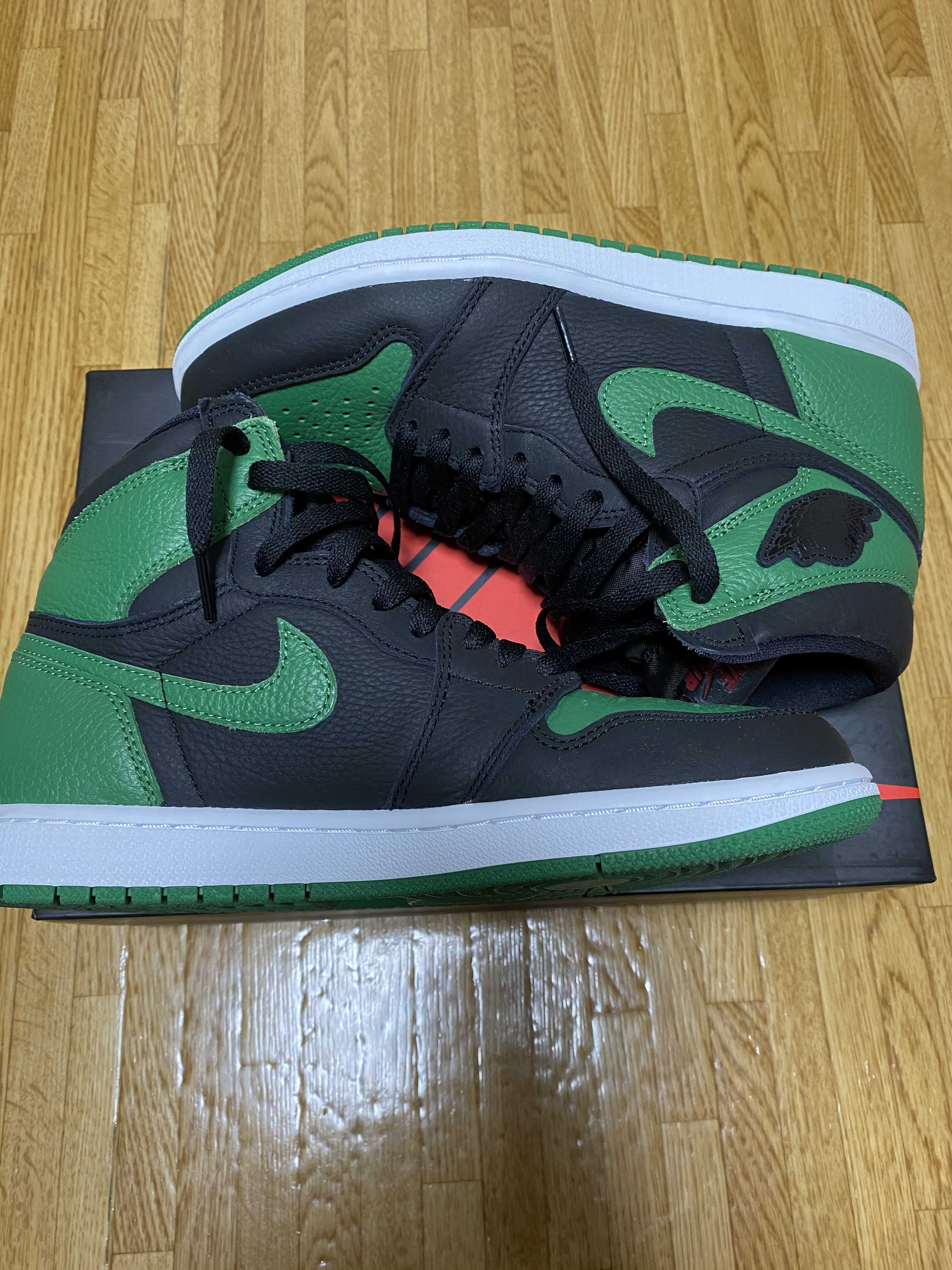 Nike Air Jordan 1 Retro High OG "Black/Pine Green" (2020)      
