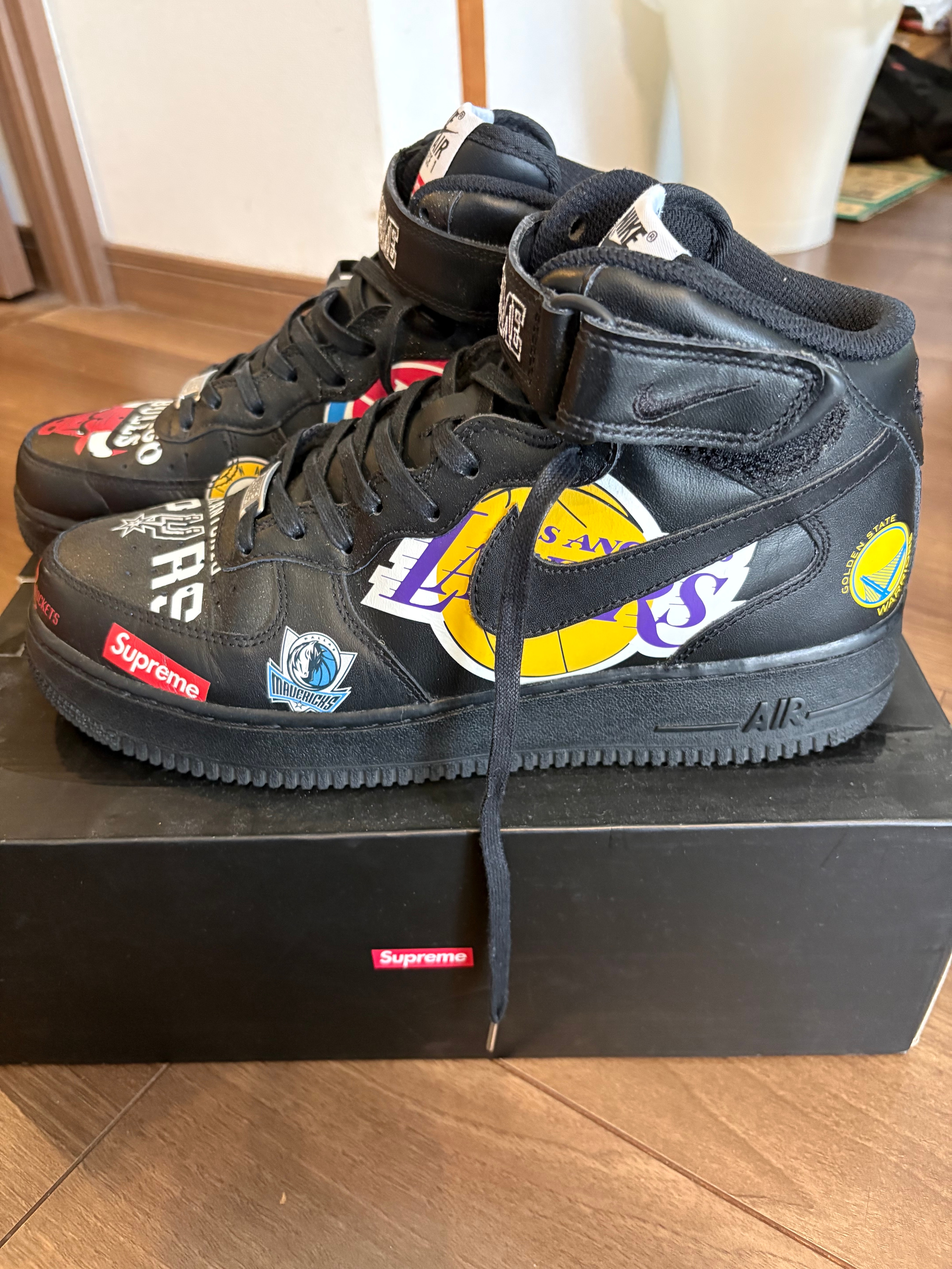 シュプリーム × NBA × ナイキ エアフォース1 ミッド ’07 "ブラック"