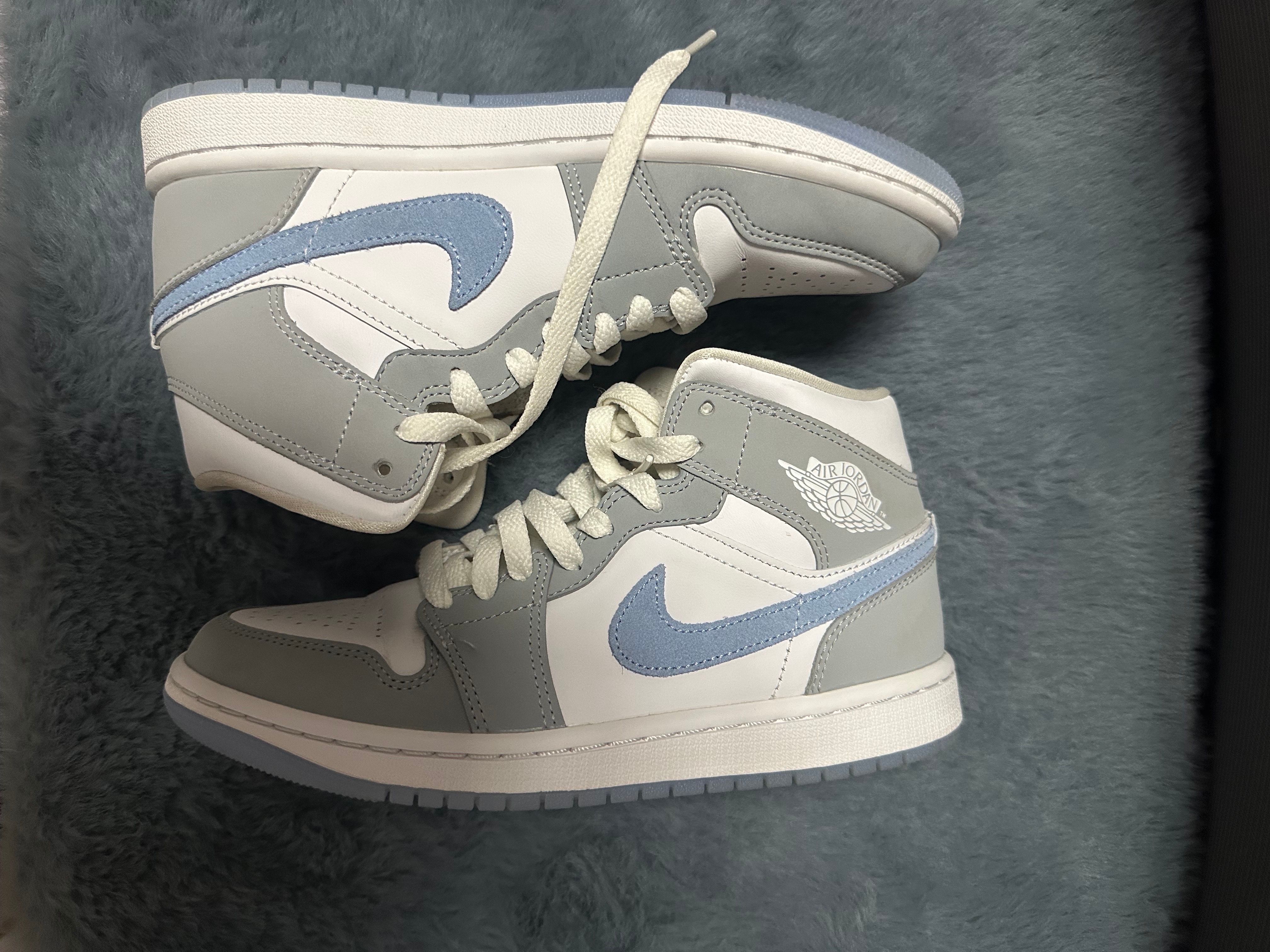 Nike Women's Air Jordan 1 Mid "Wolf Grey"