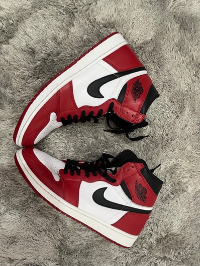 Nike Air Jordan 1 Retro High "Chicago" (2015)