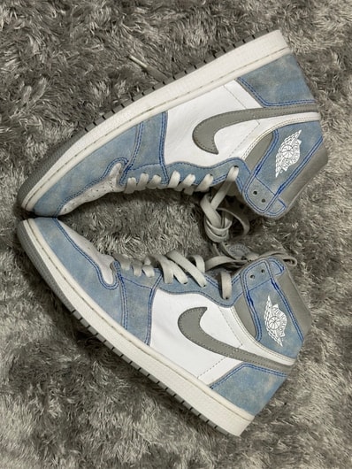 Nike Air Jordan 1 High OG "Hyper Royal"