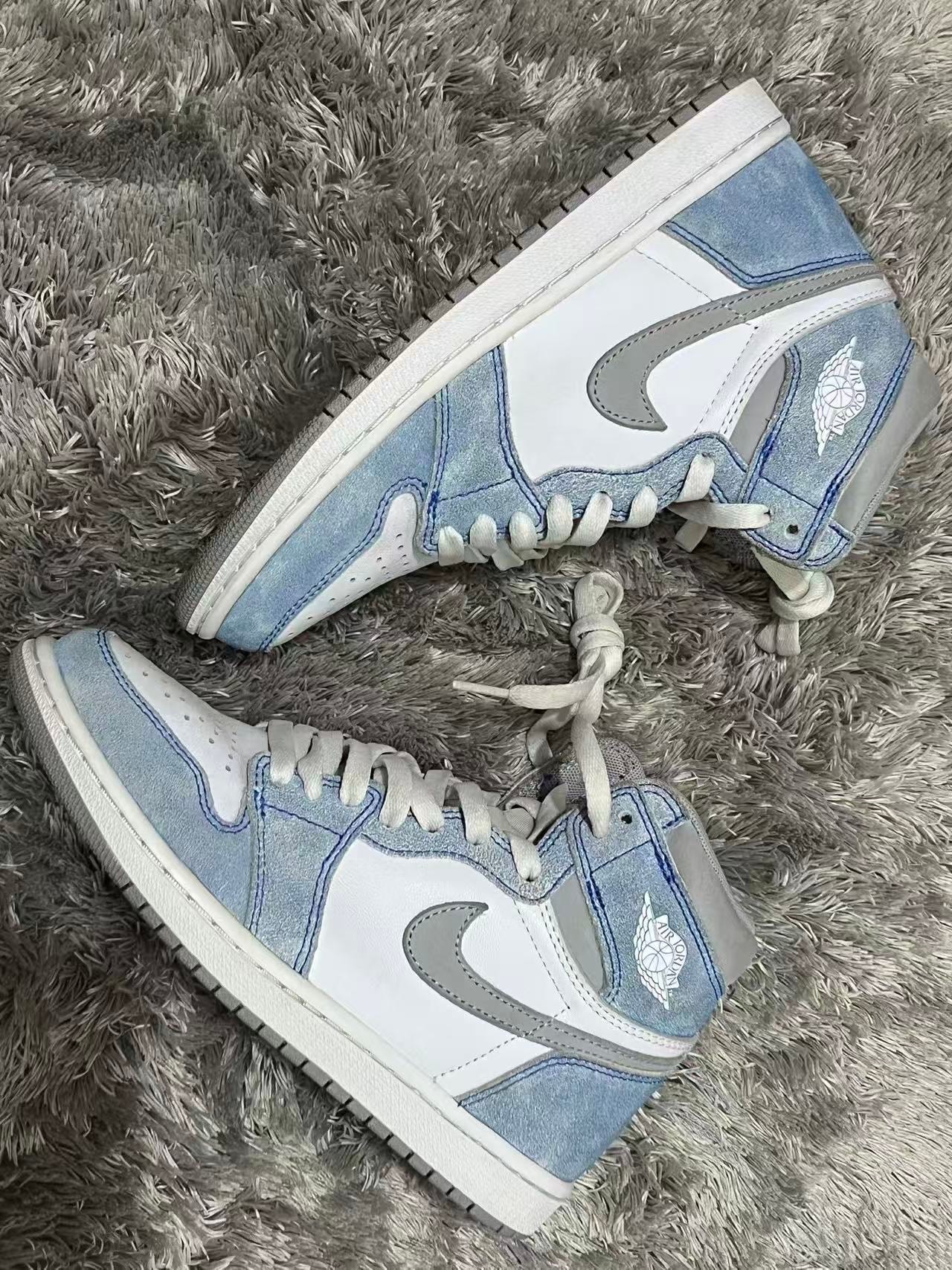 Nike Air Jordan 1 High OG "Hyper Royal"