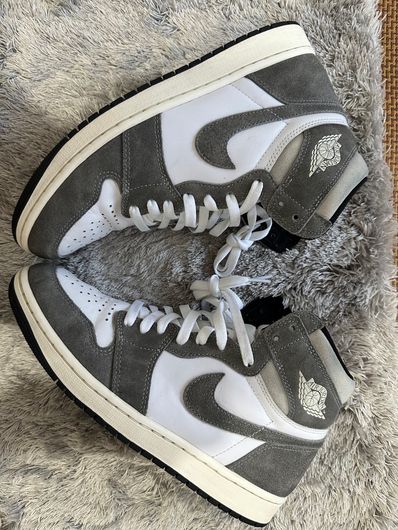 Nike Air Jordan 1 Retro High OG "Black and Smoke Grey"