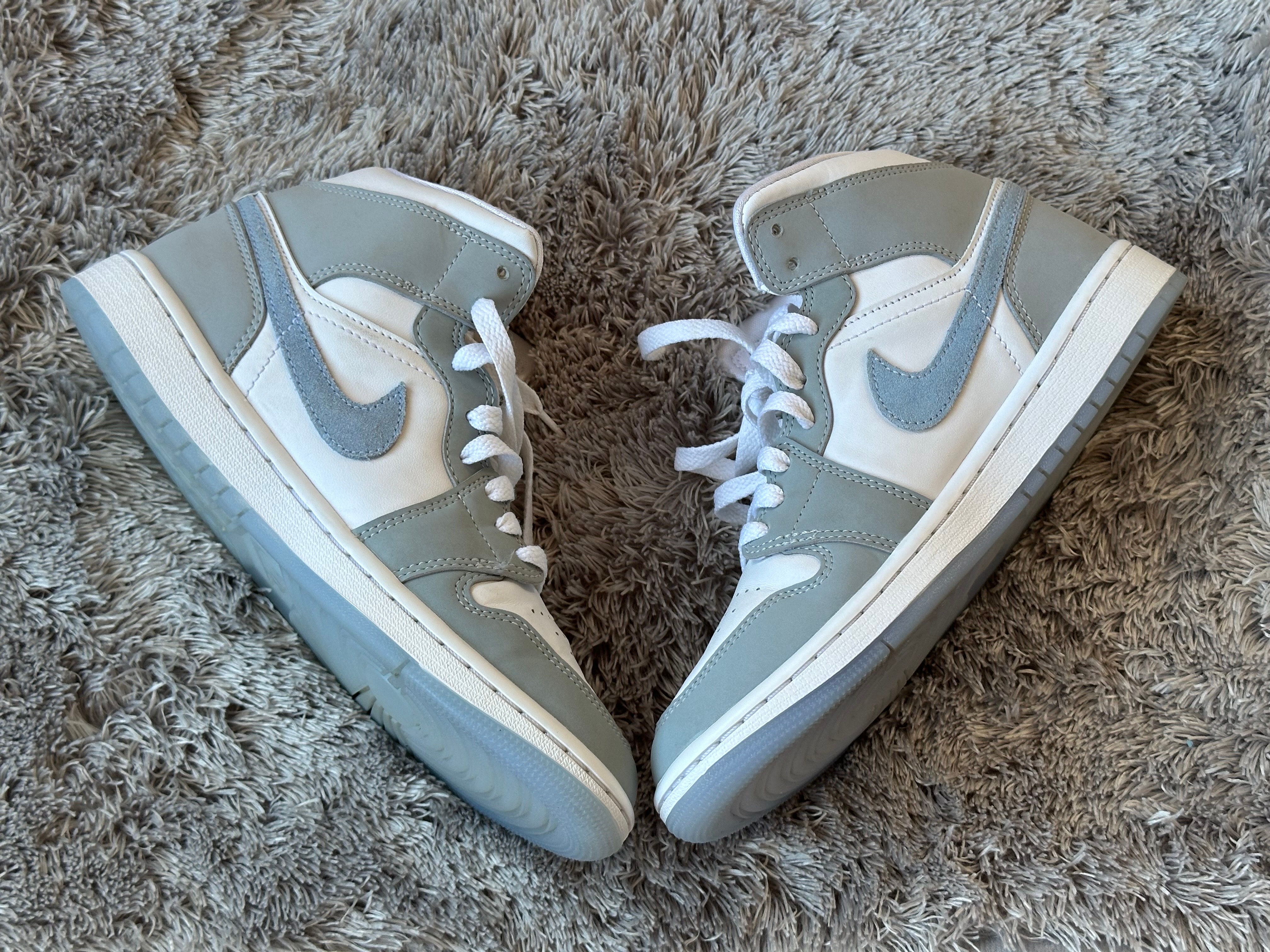 Nike Women's Air Jordan 1 Mid "Wolf Grey"