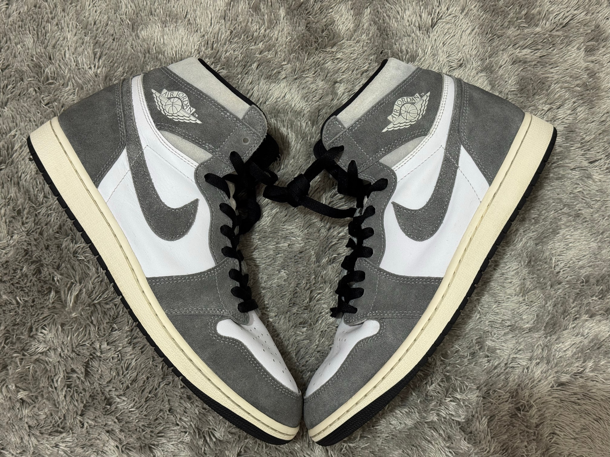 Nike Air Jordan 1 Retro High OG "Black and Smoke Grey"