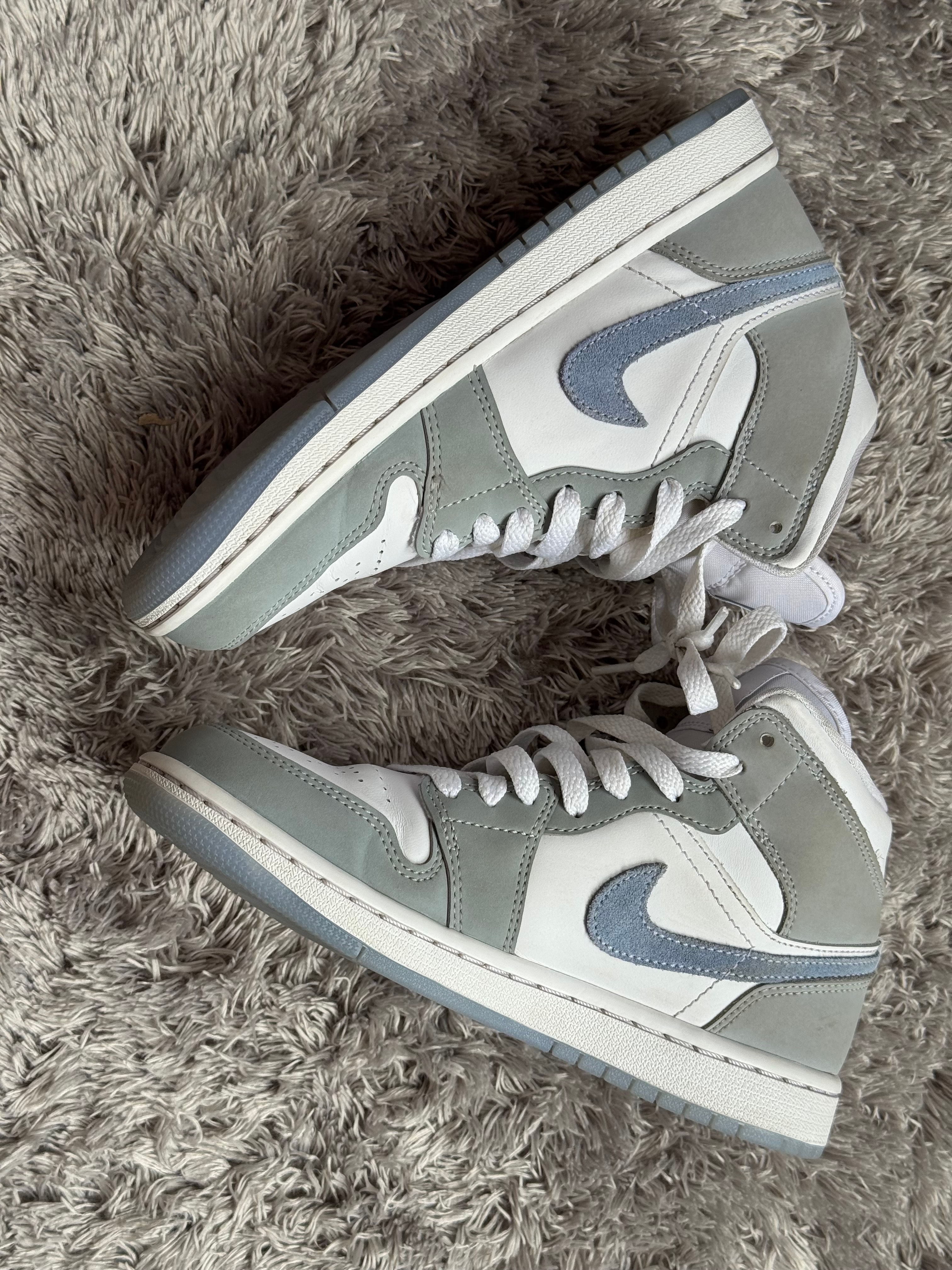 Nike Women's Air Jordan 1 Mid "Wolf Grey"